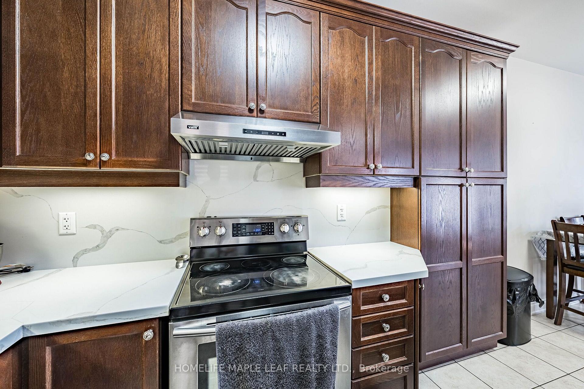 Photo 16 of 29 Gower Crescent, Brampton, Sandringham-Wellington — HOMEH