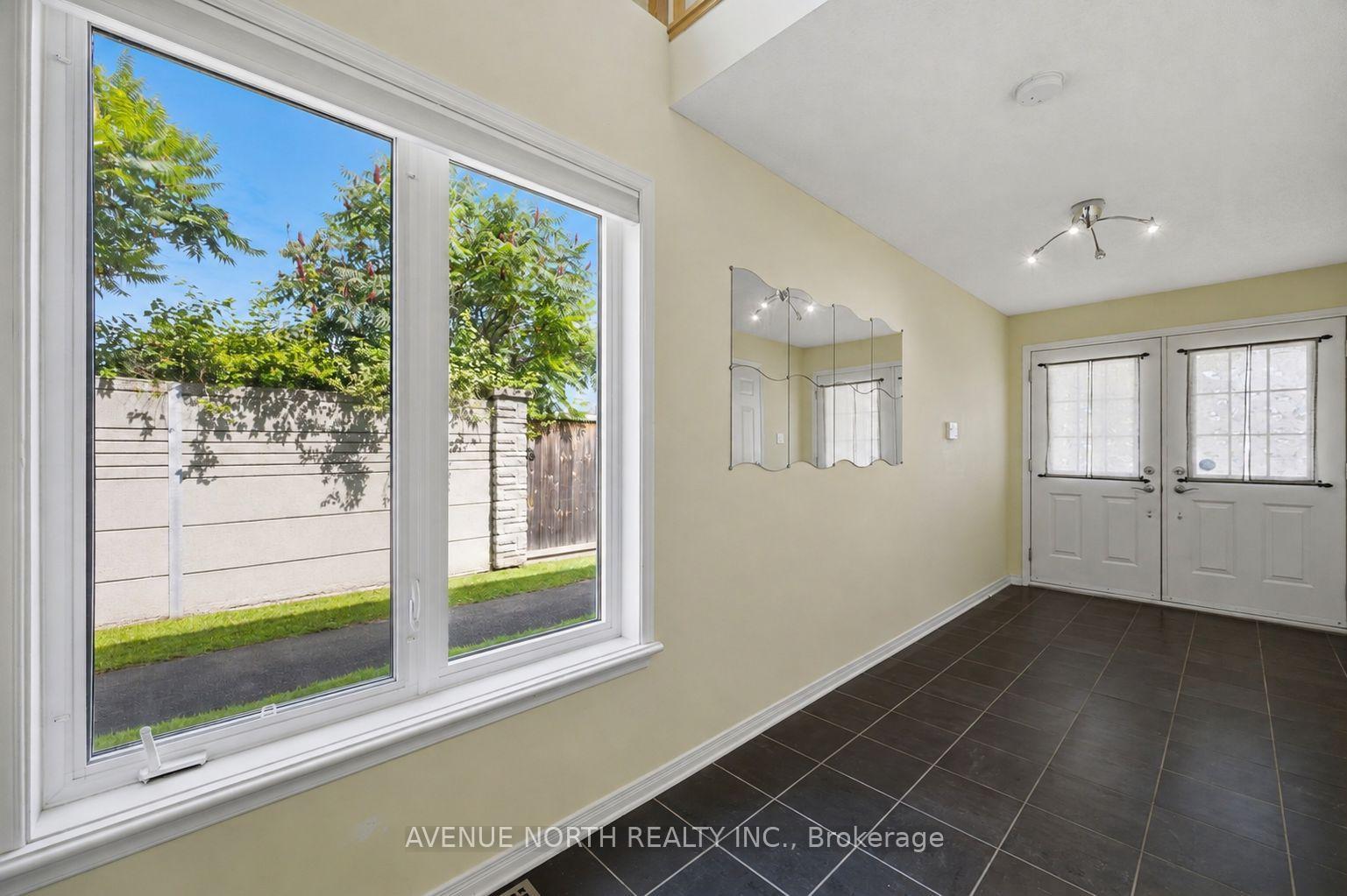 Photo 5 of 141 Gladeview Private, Ottawa, Upper Hunt Club — HOMEH