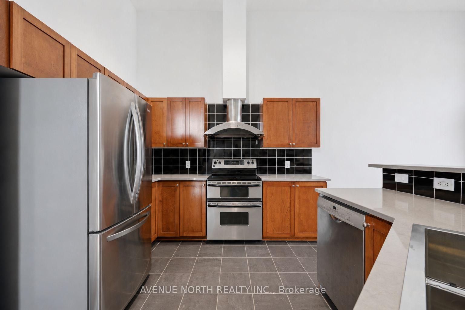 Photo 11 of 141 Gladeview Private, Ottawa, Upper Hunt Club — HOMEH
