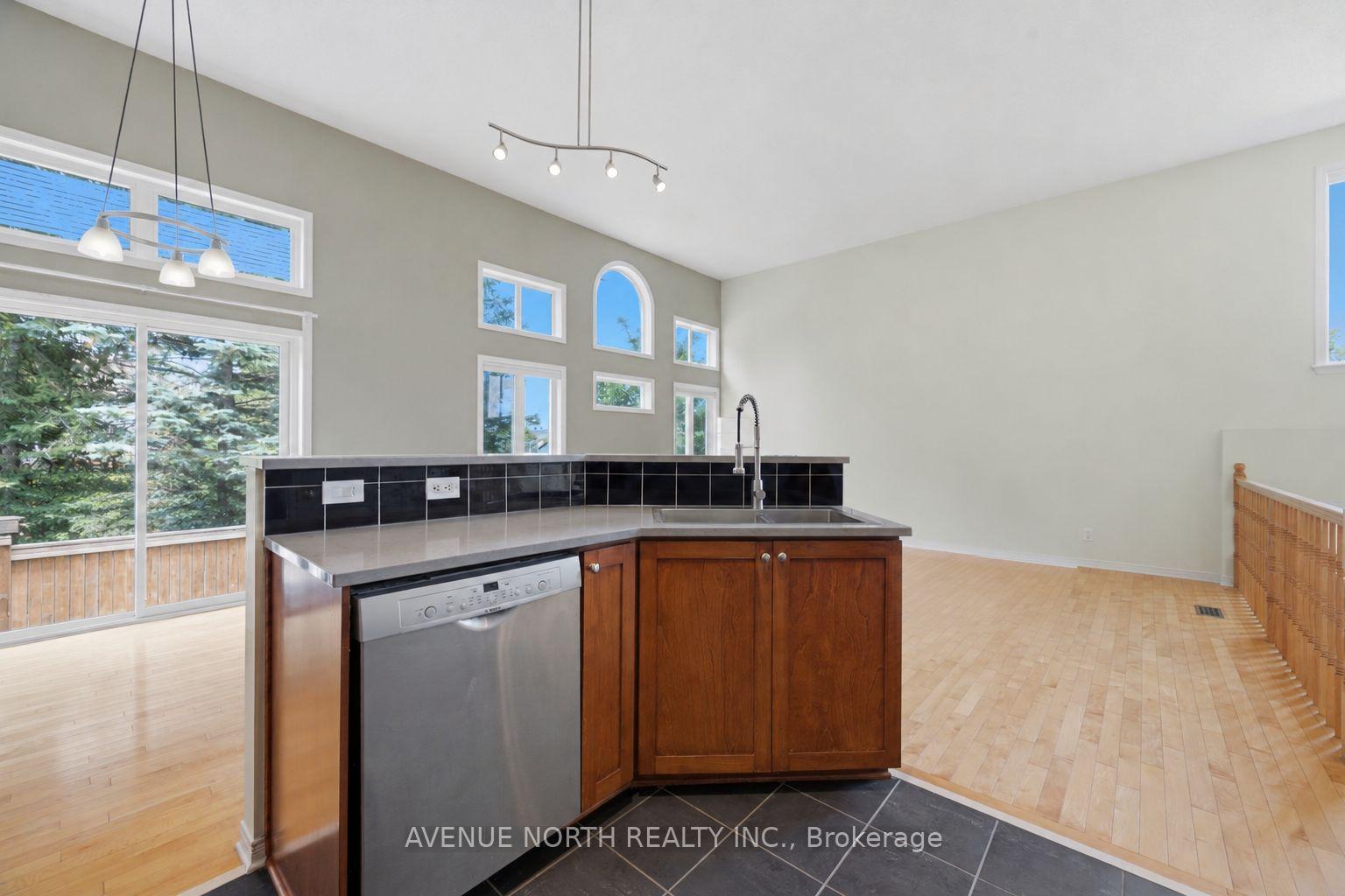 Photo 12 of 141 Gladeview Private, Ottawa, Upper Hunt Club — HOMEH