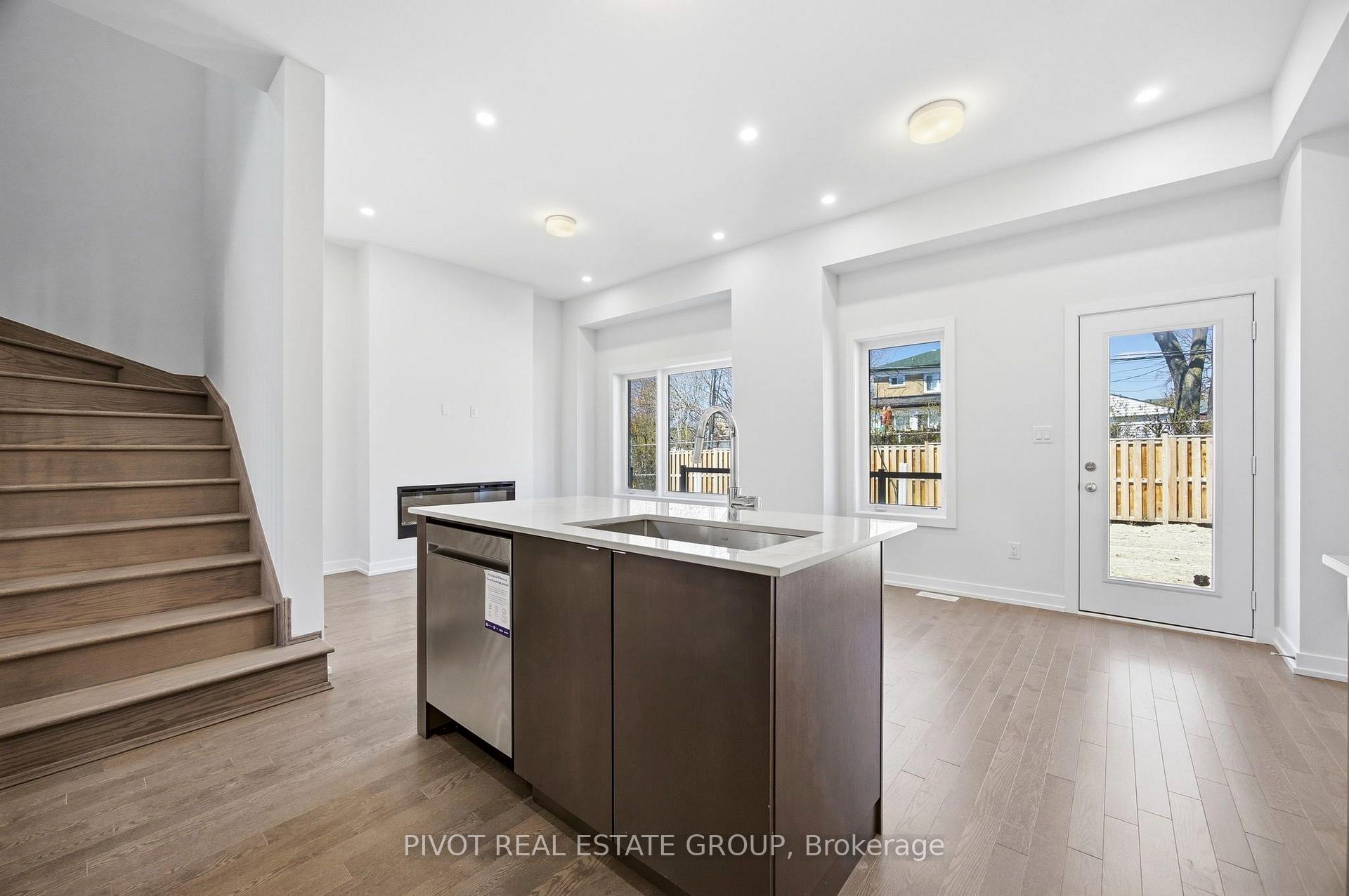 Photo 10 of 91 Danielle Moore Circle, Scarborough, Bendale — HOMEH