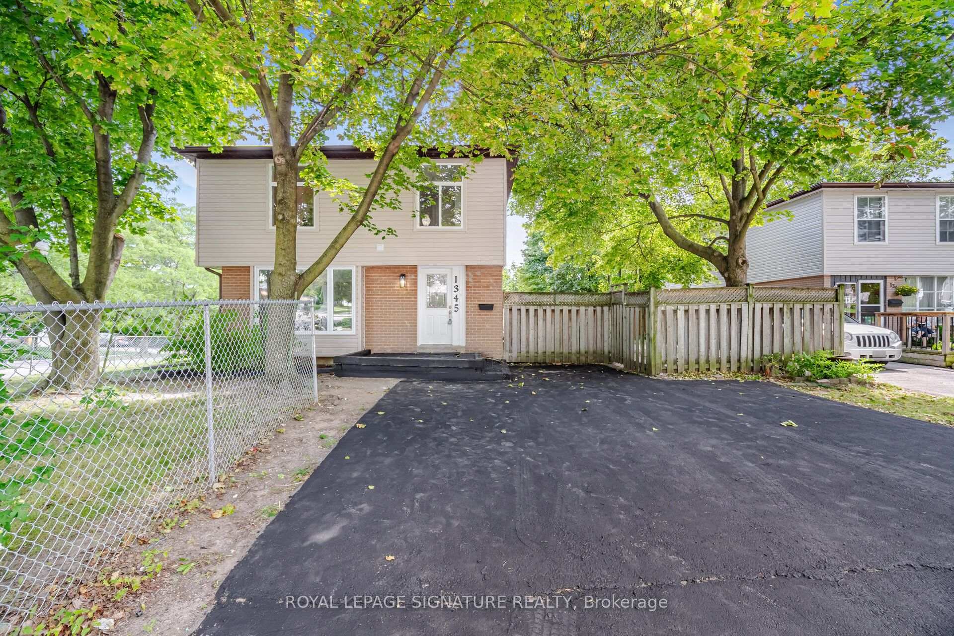 Photo 2 of 1345 Playford Road, Mississauga, Clarkson — HOMEH