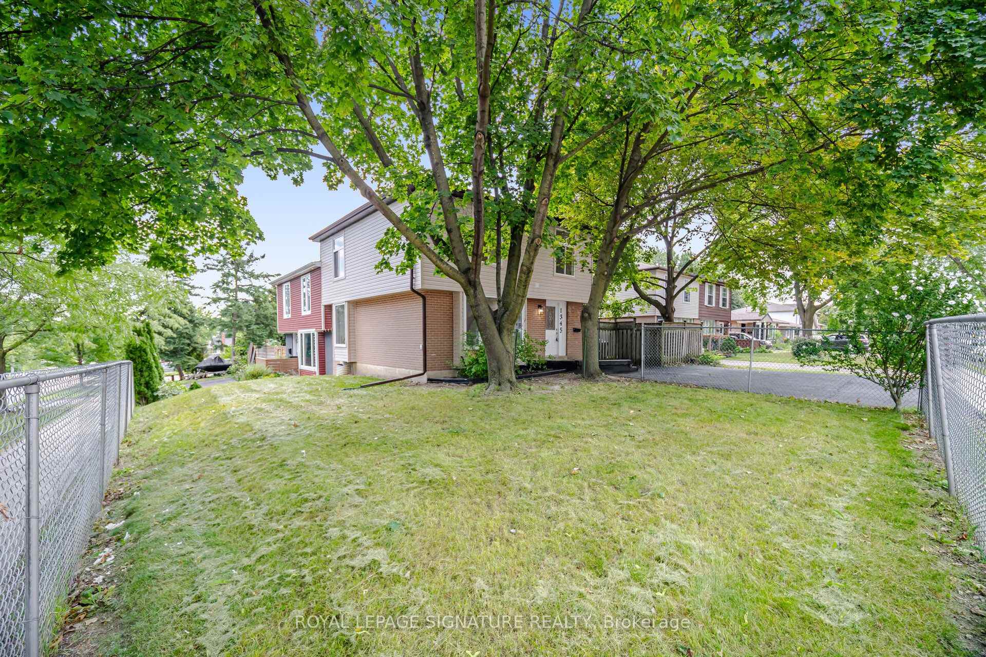 Photo 5 of 1345 Playford Road, Mississauga, Clarkson — HOMEH