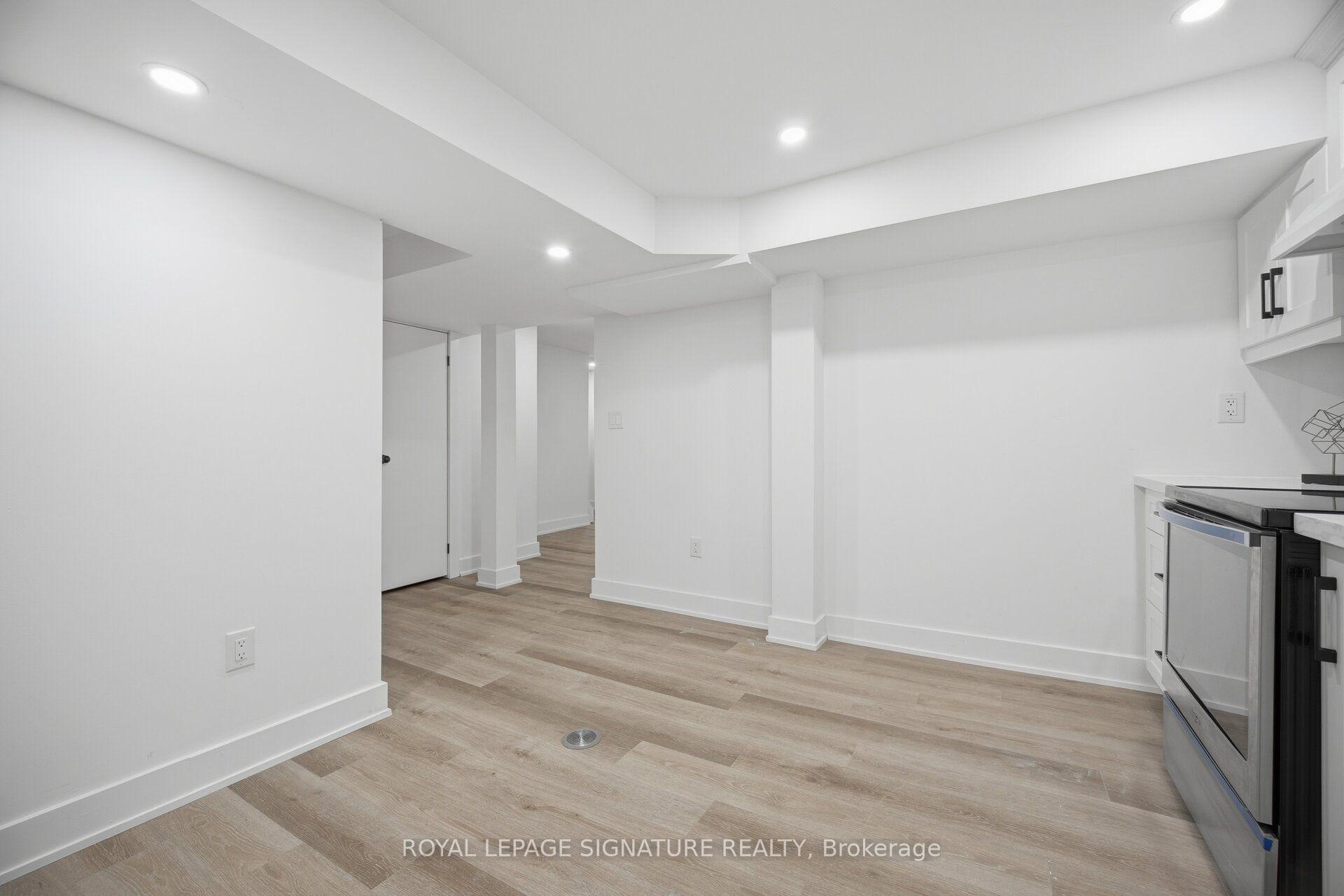 Photo 33 of 1345 Playford Road, Mississauga, Clarkson — HOMEH