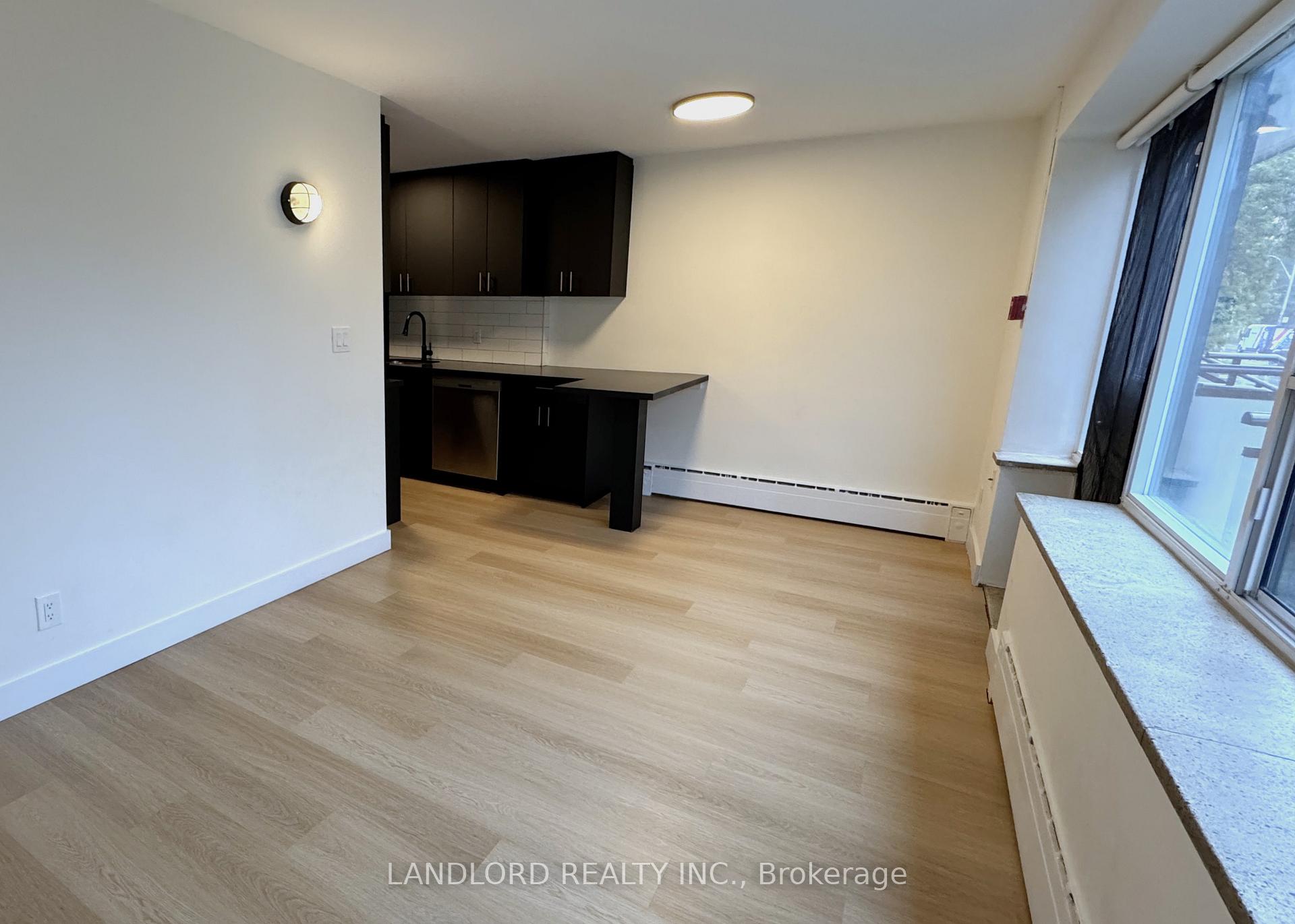 Photo 2 of Unit 301, 420 Eglinton Avenue E, Toronto, Mount Pleasant East — HOMEH