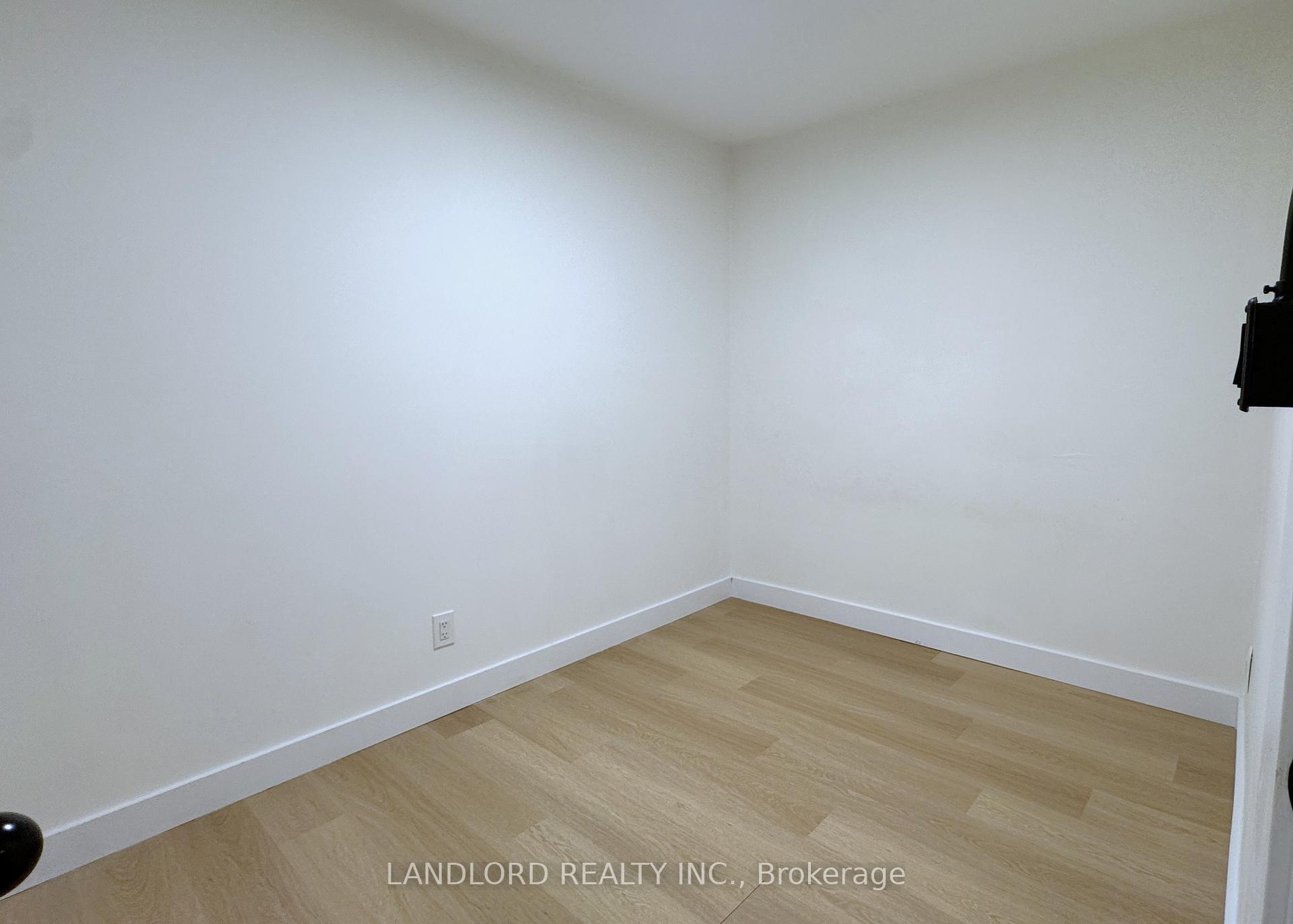Photo 10 of Unit 301, 420 Eglinton Avenue E, Toronto, Mount Pleasant East — HOMEH