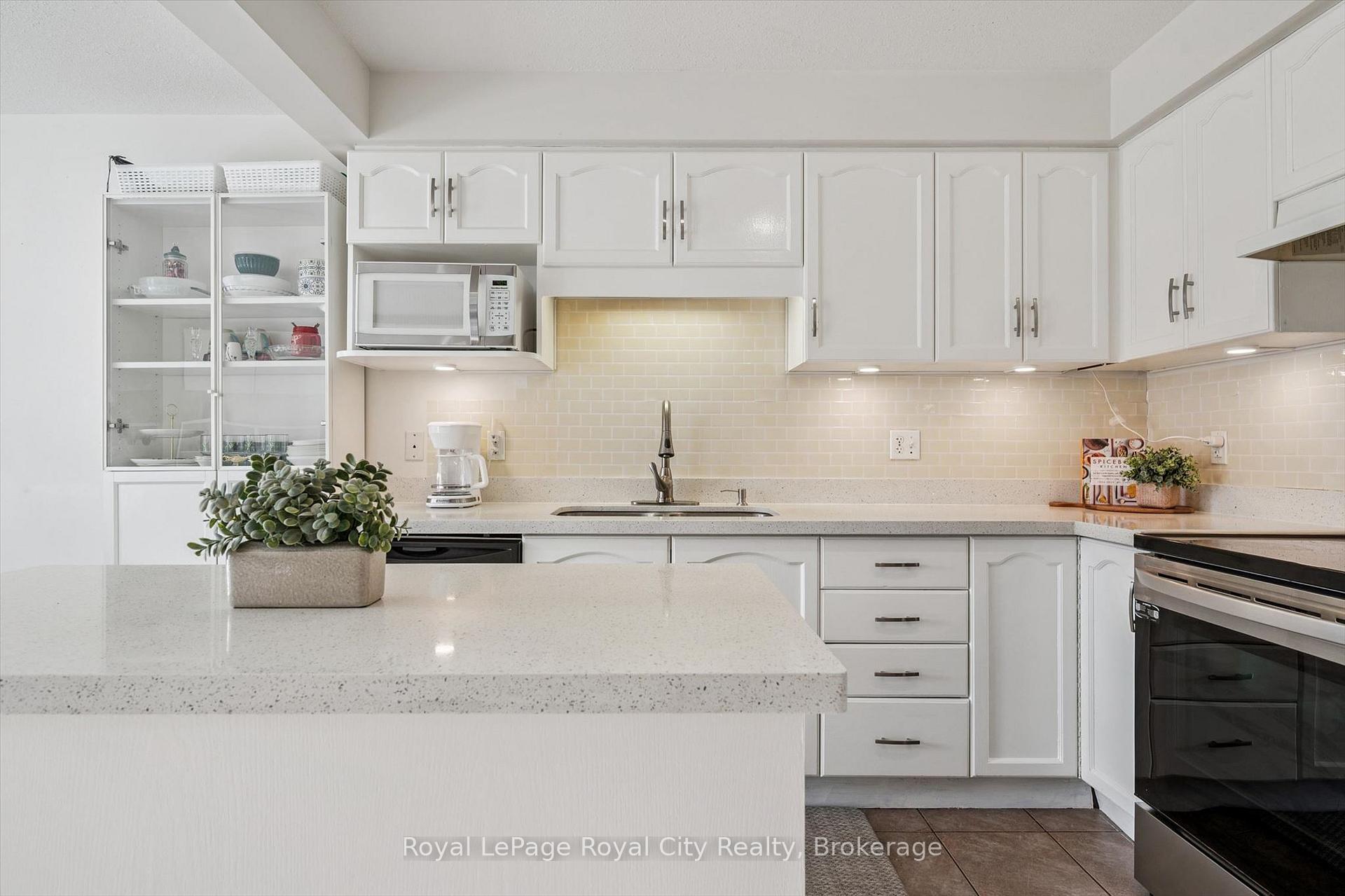 Photo 10 of Unit 6, 361 Arkell Road, Guelph, Pineridge/Westminster Woods — HOMEH