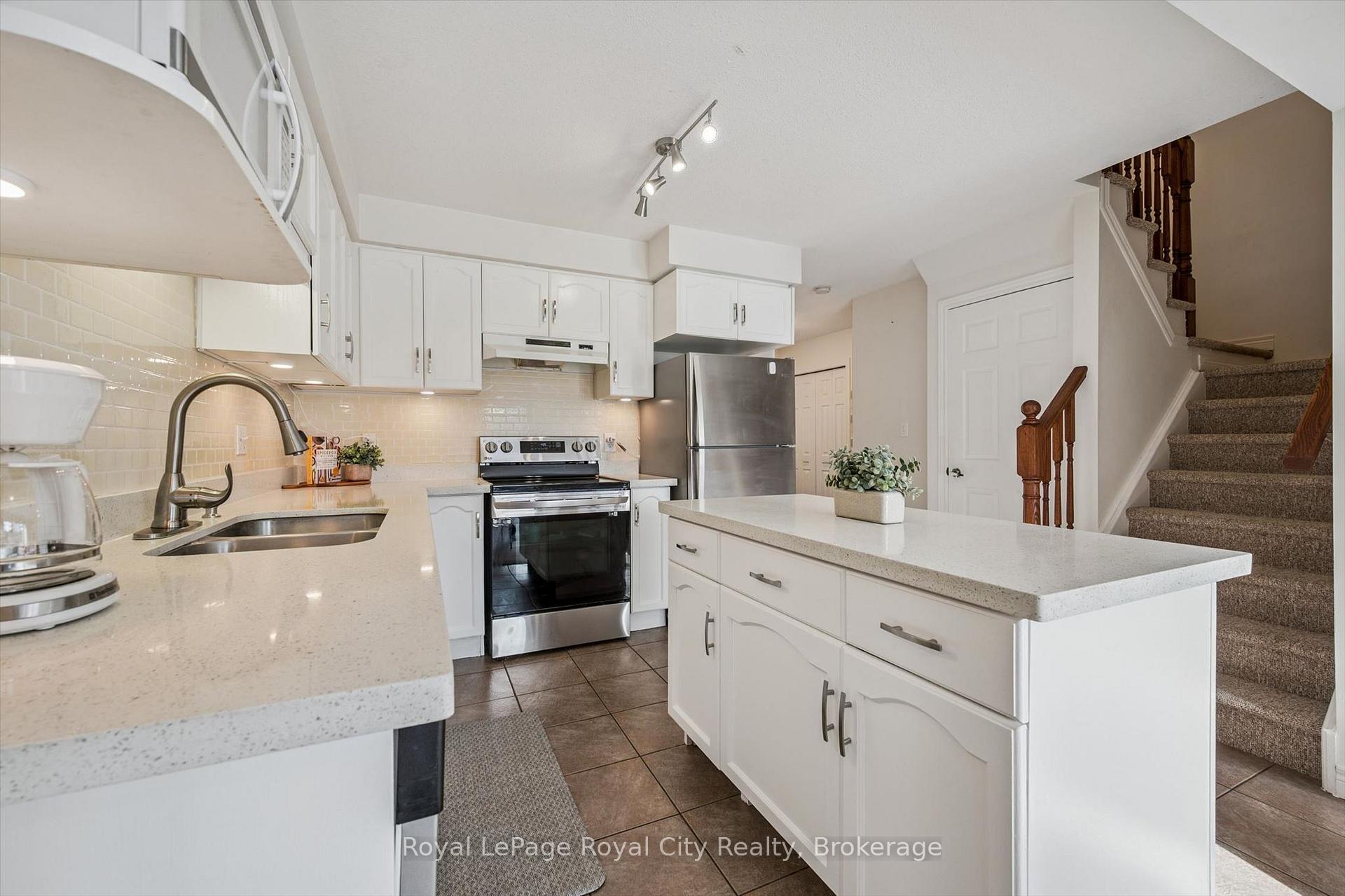 Photo 12 of Unit 6, 361 Arkell Road, Guelph, Pineridge/Westminster Woods — HOMEH