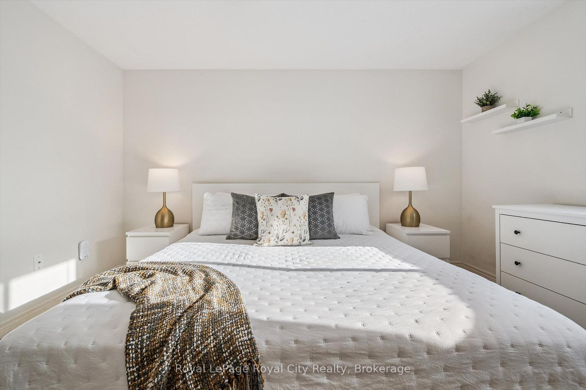 Photo 16 of Unit 6, 361 Arkell Road, Guelph, Pineridge/Westminster Woods — HOMEH