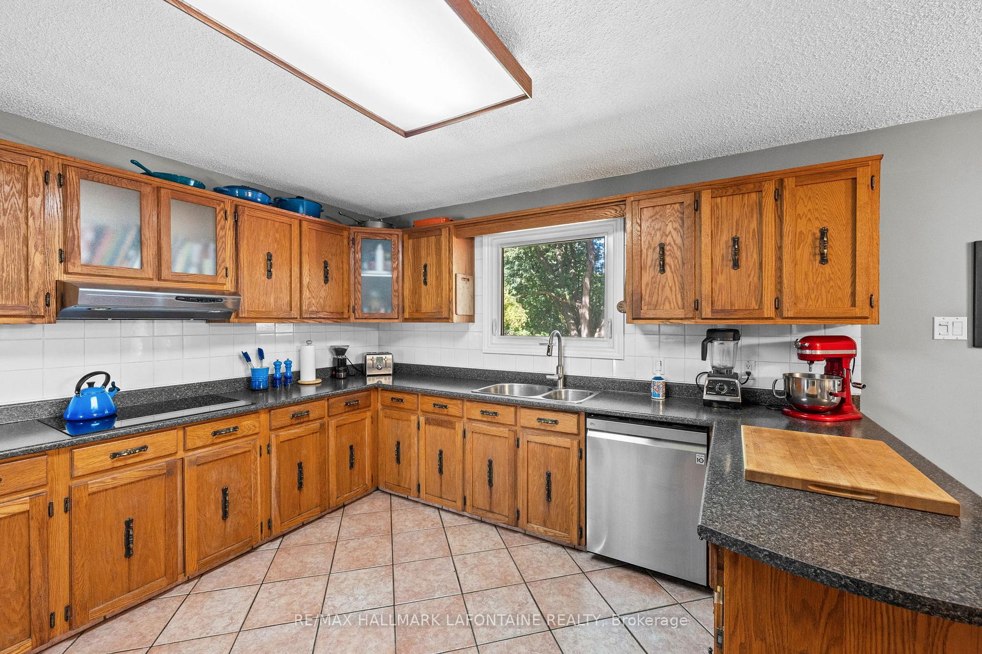 Photo 16 of 6941 Sunset Boulevard, Ottawa, Greely — HOMEH