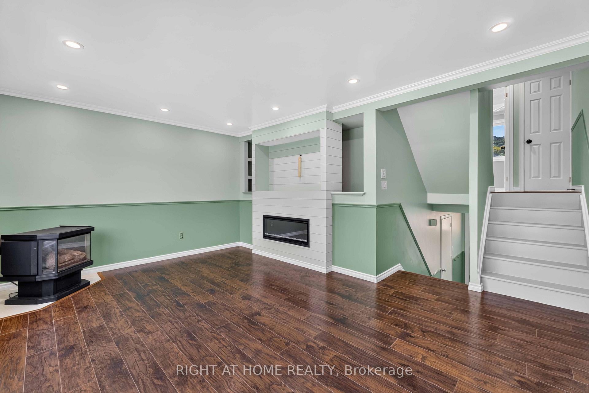 Photo 4 of Unit 3, 66 Summercrest Drive, Hamilton, Gershome — HOMEH