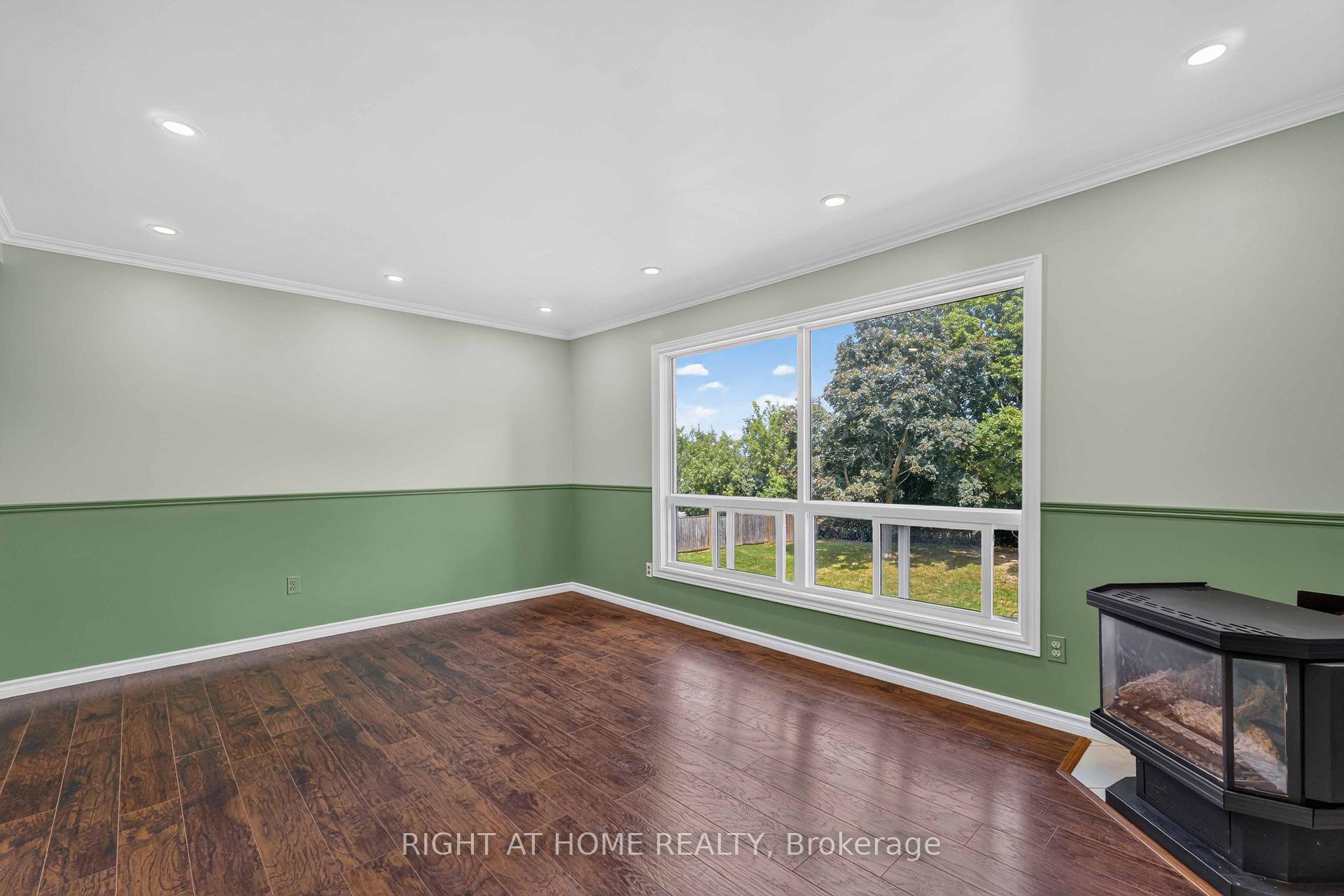 Photo 5 of Unit 3, 66 Summercrest Drive, Hamilton, Gershome — HOMEH