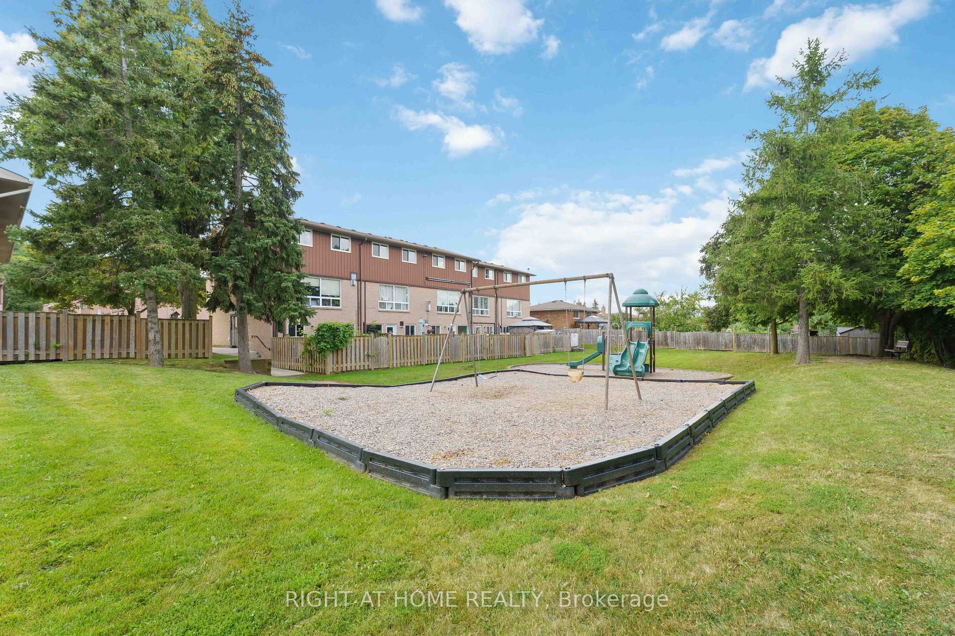 Photo 26 of Unit 3, 66 Summercrest Drive, Hamilton, Gershome — HOMEH
