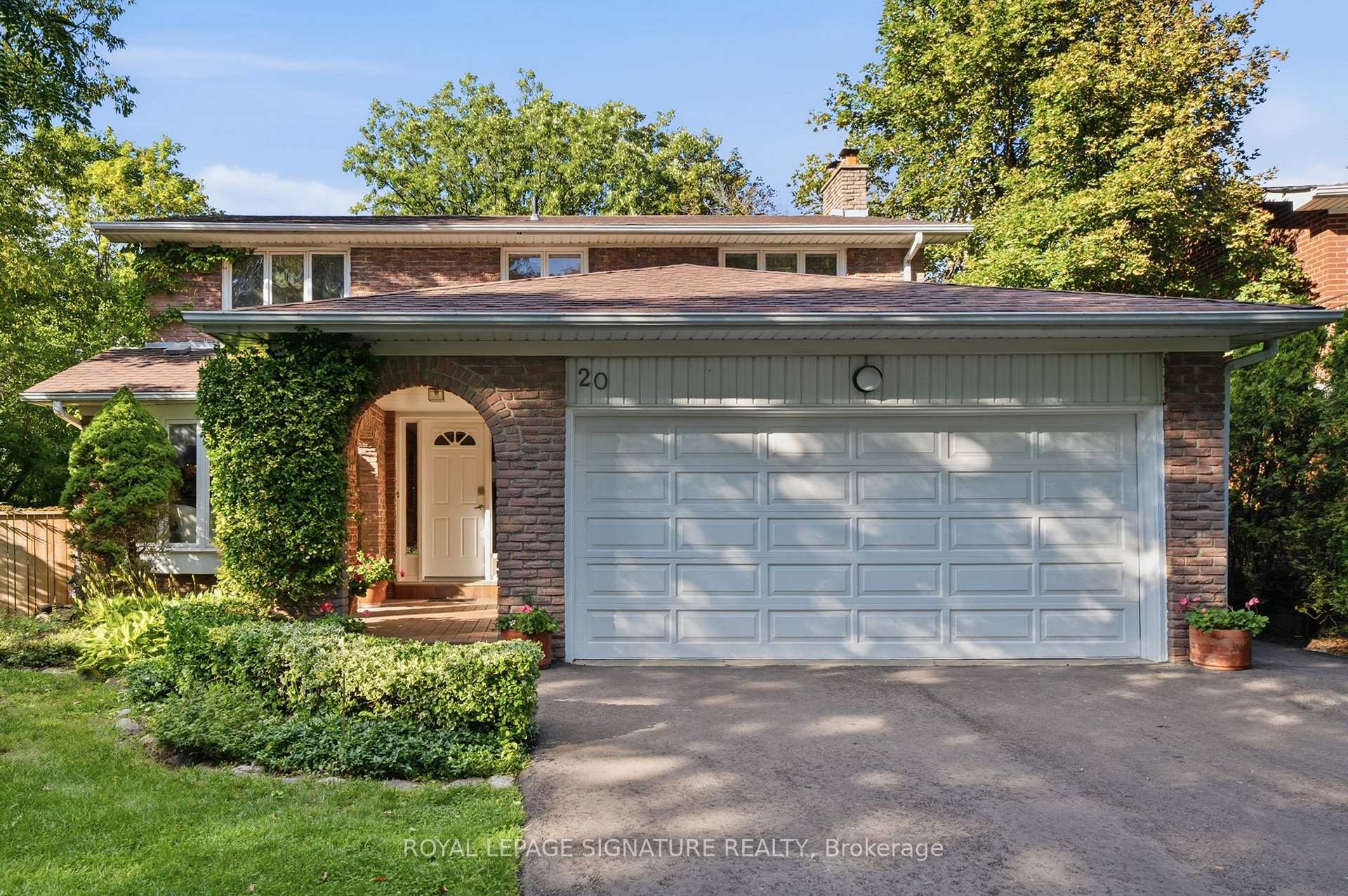 Front of 20 Wellesbourne Crescent