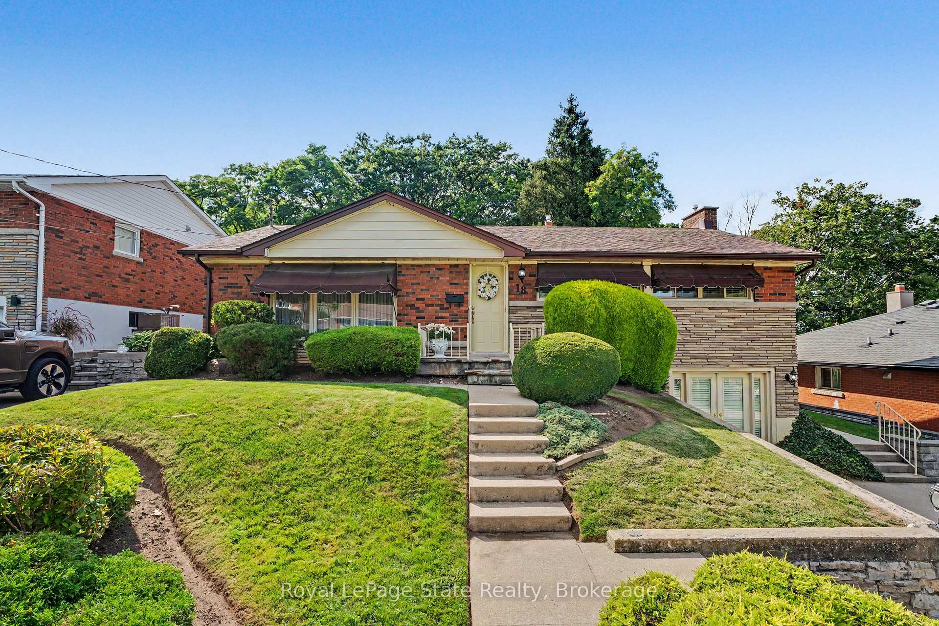 Photo 1 of 18 Battlefield Drive, Hamilton, Stoney Creek — HOMEH