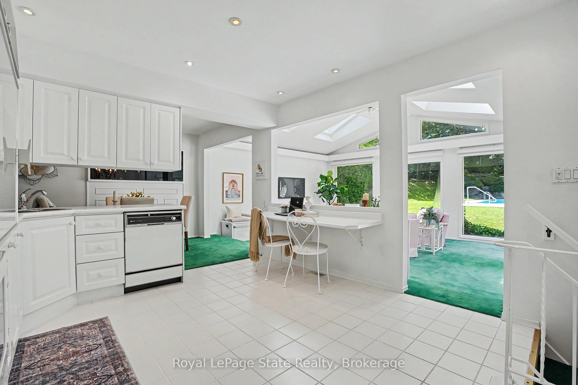 Photo 3 of 18 Battlefield Drive, Hamilton, Stoney Creek — HOMEH