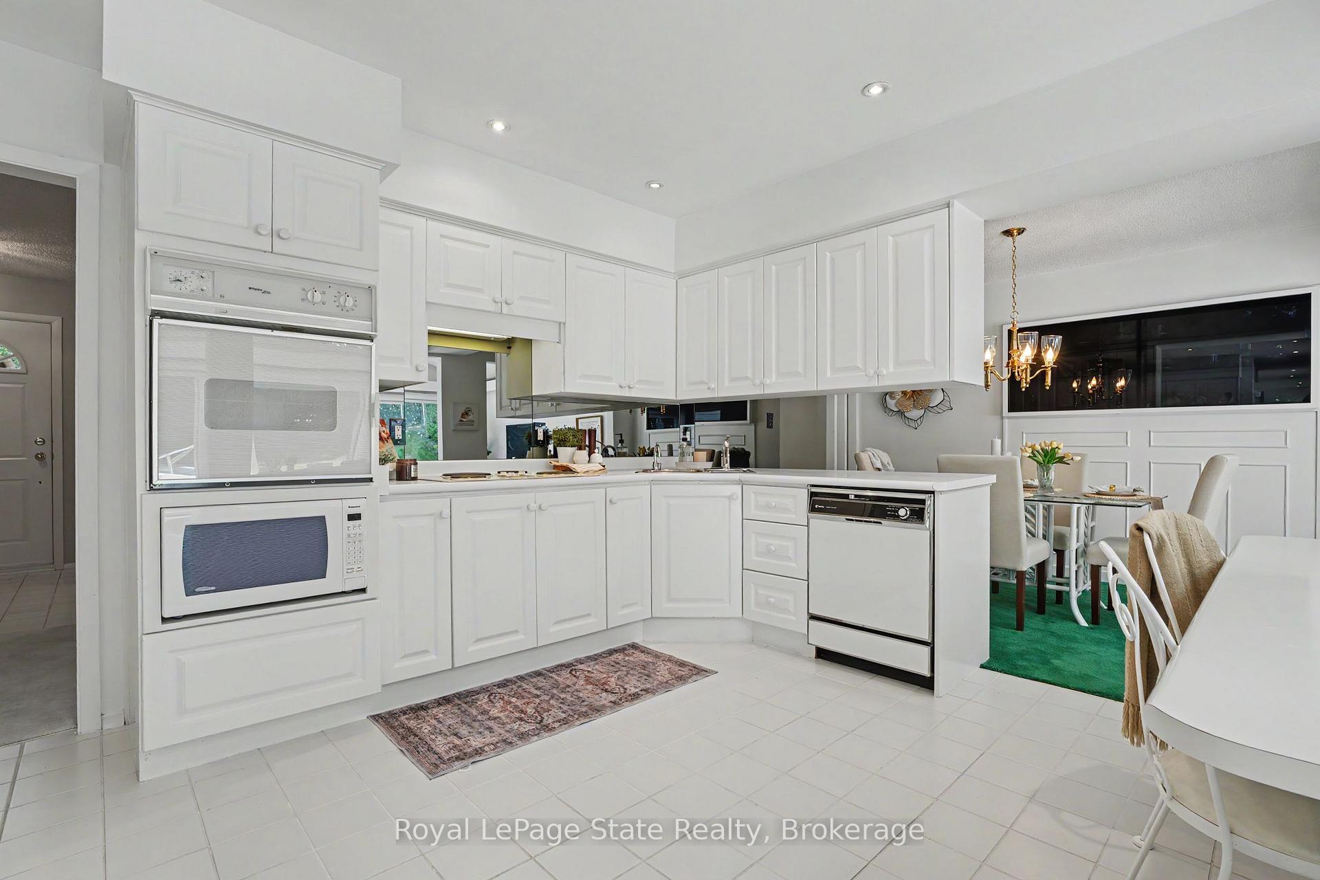 Photo 10 of 18 Battlefield Drive, Hamilton, Stoney Creek — HOMEH