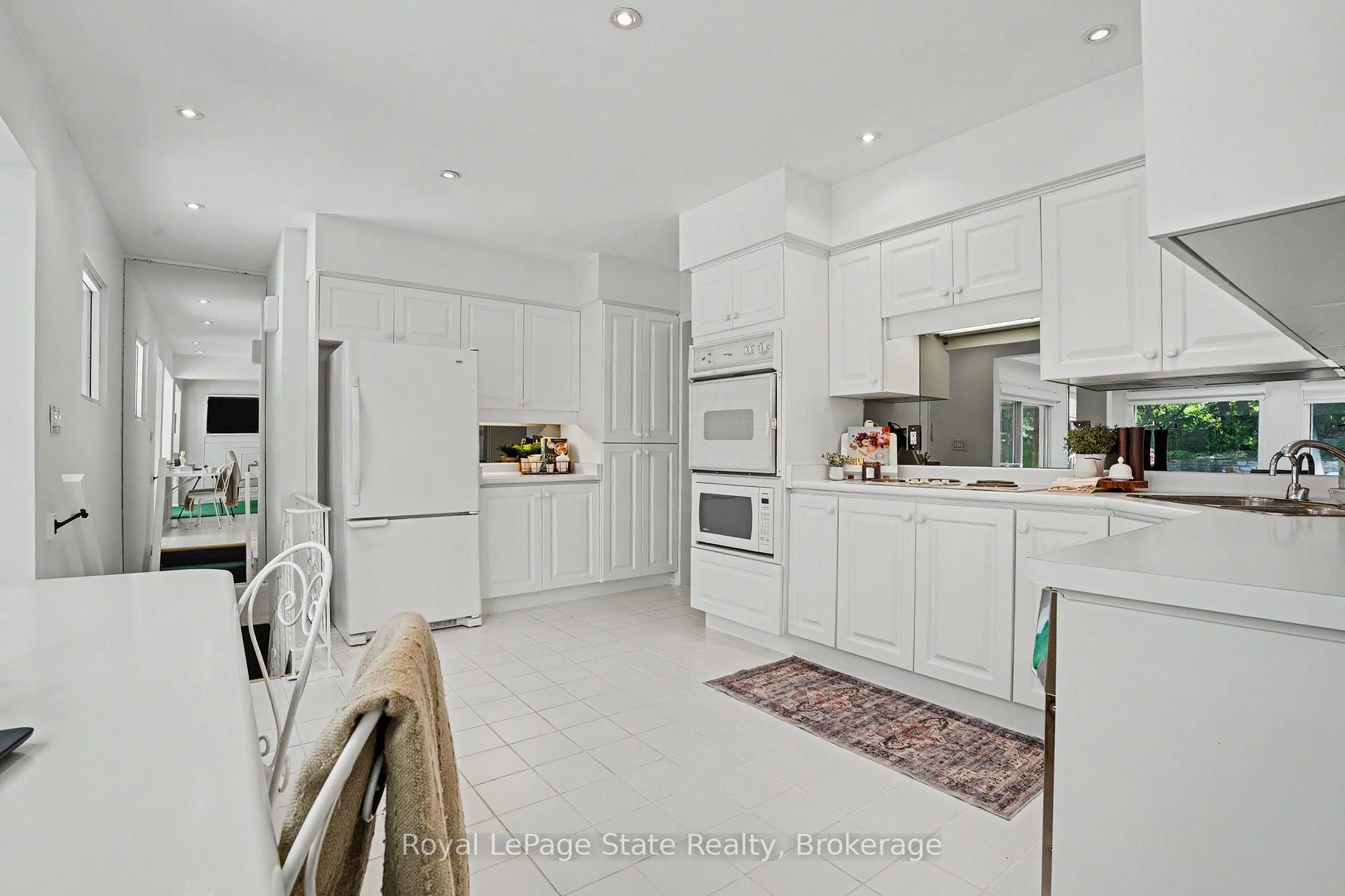Photo 11 of 18 Battlefield Drive, Hamilton, Stoney Creek — HOMEH