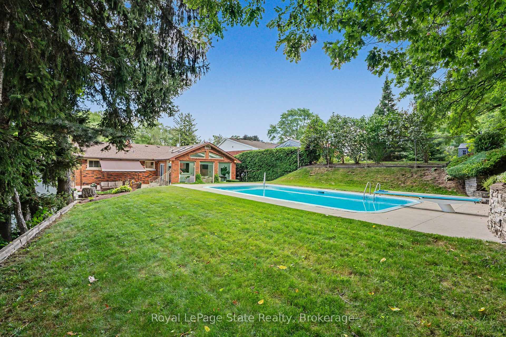 Photo 37 of 18 Battlefield Drive, Hamilton, Stoney Creek — HOMEH