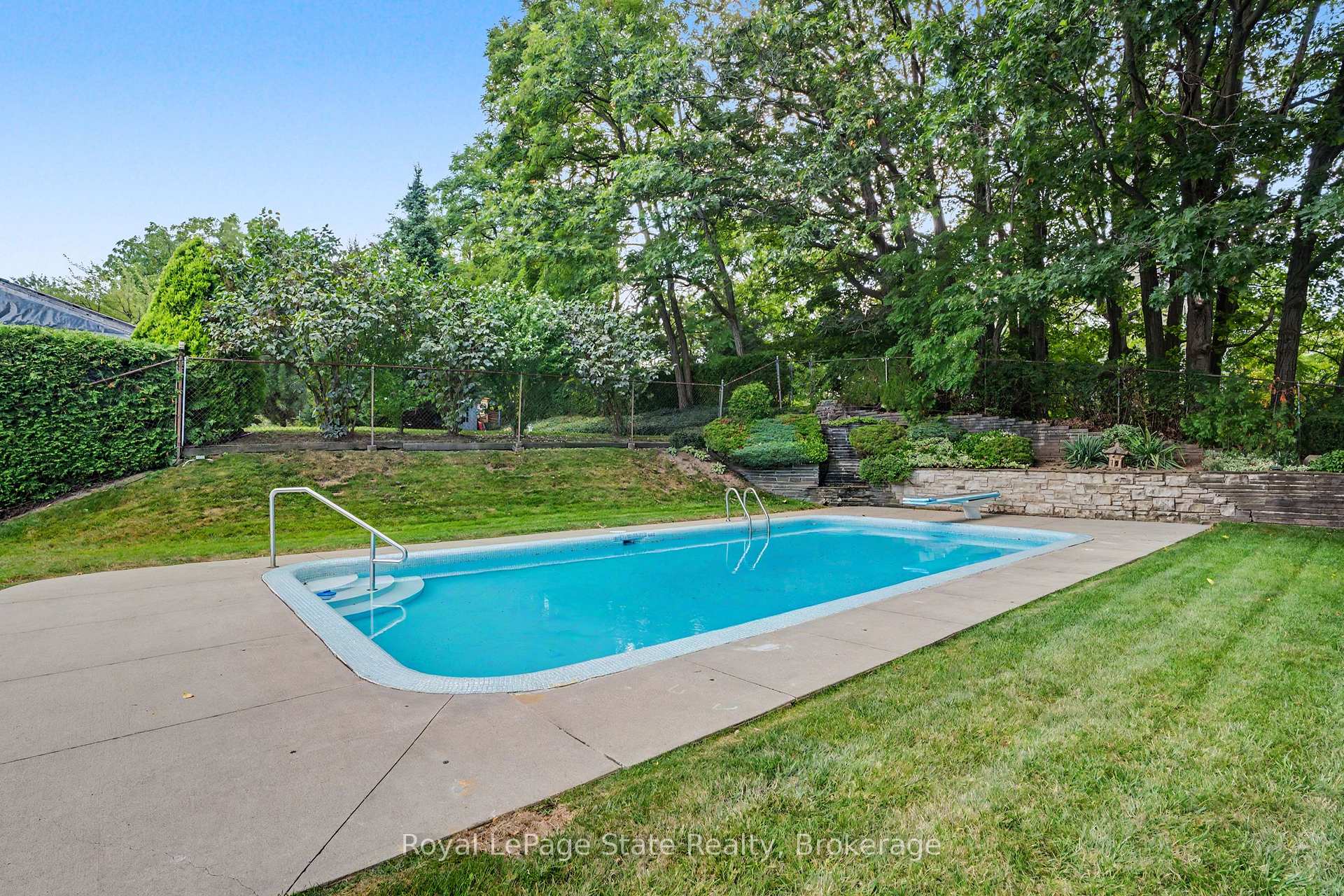 Photo 38 of 18 Battlefield Drive, Hamilton, Stoney Creek — HOMEH