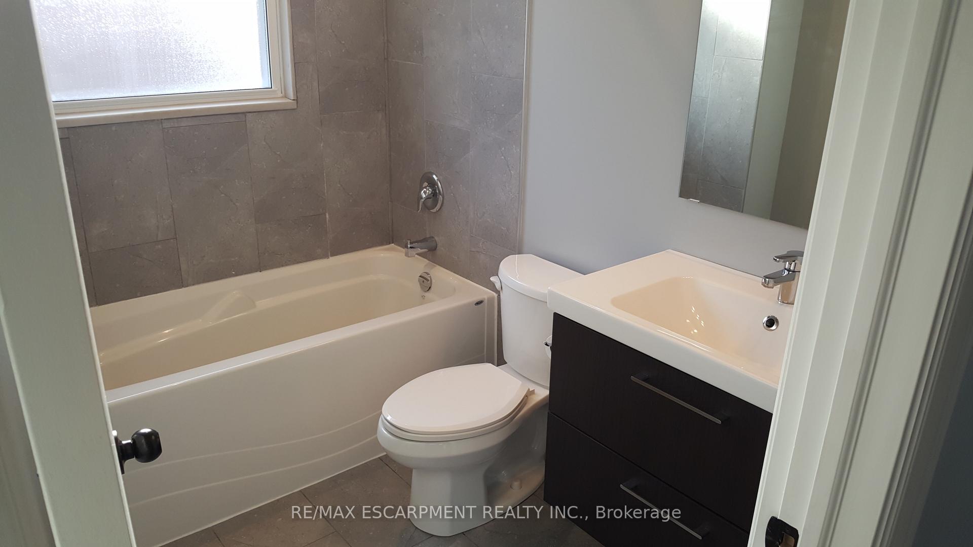 Photo 10 of Unit 3, 47 Sherman Avenue S, Hamilton, Gibson — HOMEH