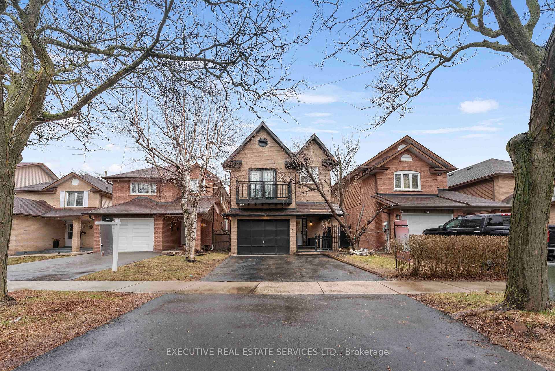 Photo 2 of 21 Garden Avenue, Brampton, Brampton West — HOMEH
