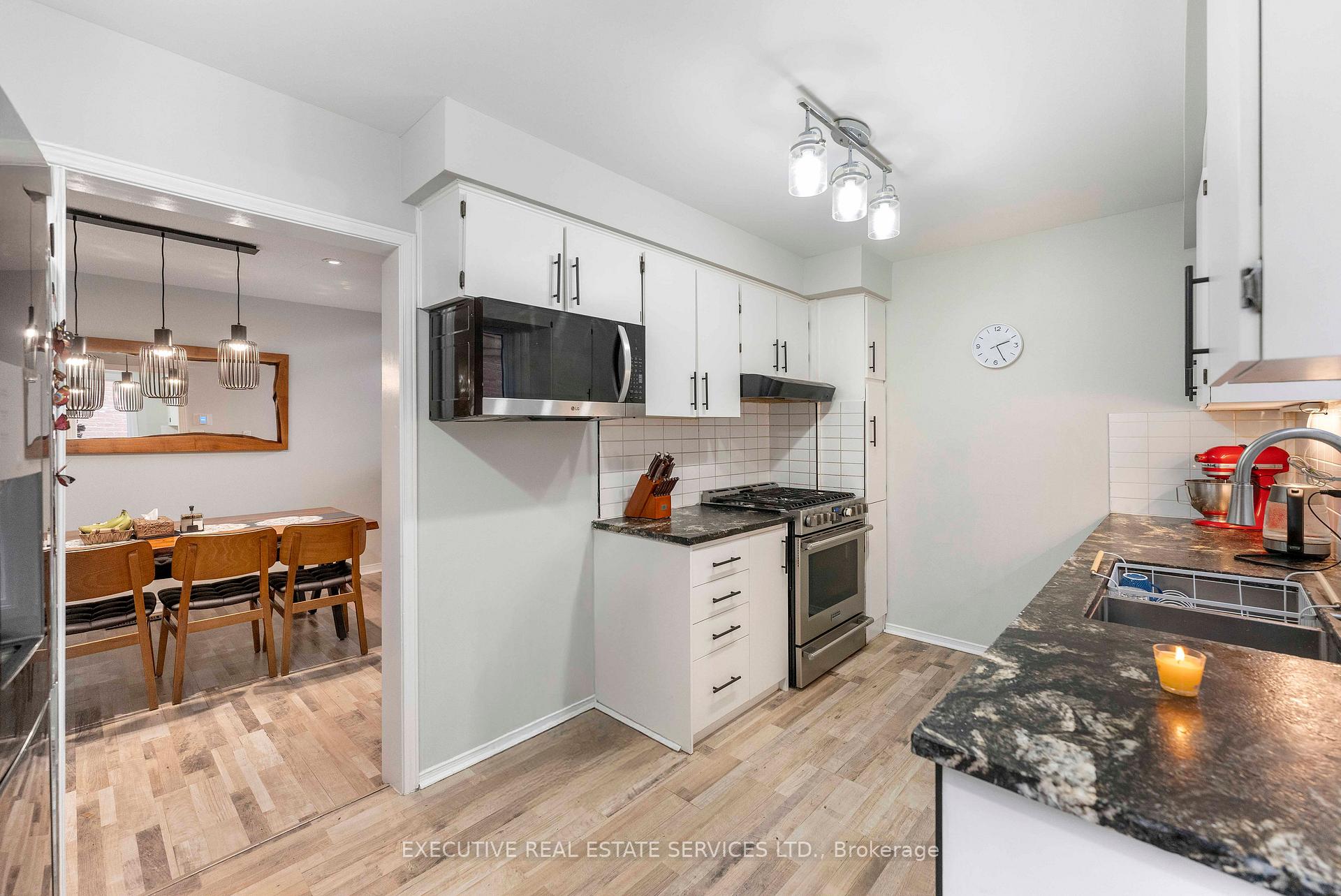 Photo 6 of 21 Garden Avenue, Brampton, Brampton West — HOMEH
