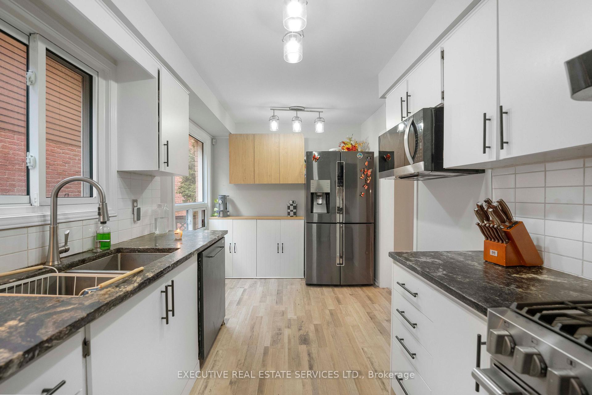 Photo 7 of 21 Garden Avenue, Brampton, Brampton West — HOMEH