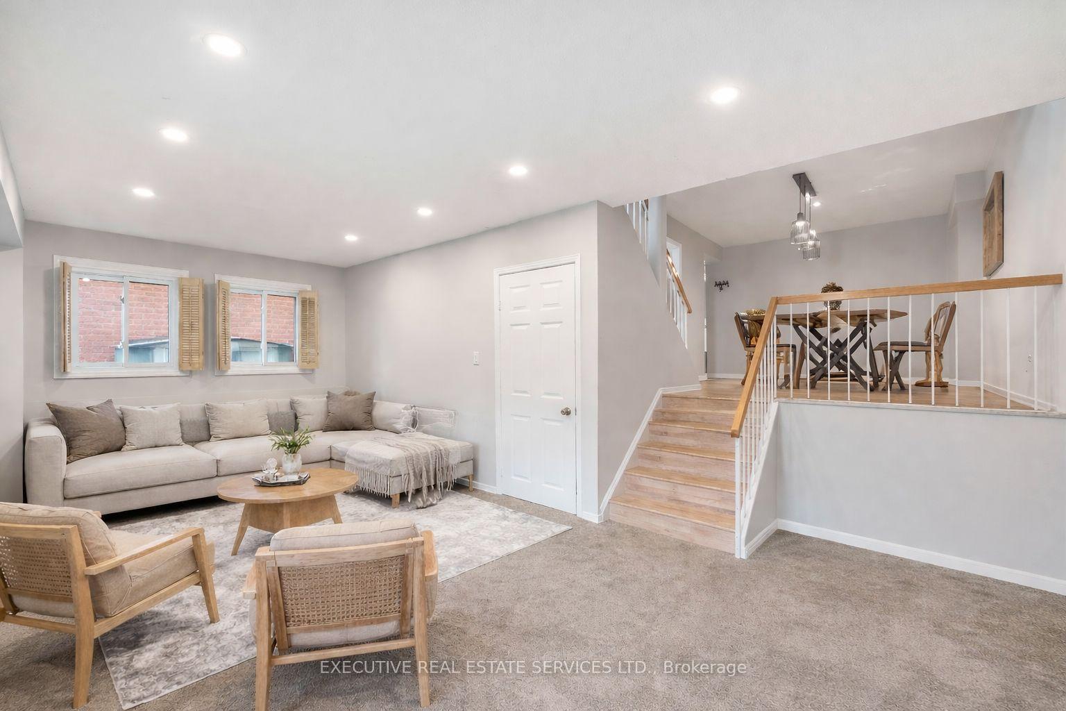 Photo 8 of 21 Garden Avenue, Brampton, Brampton West — HOMEH