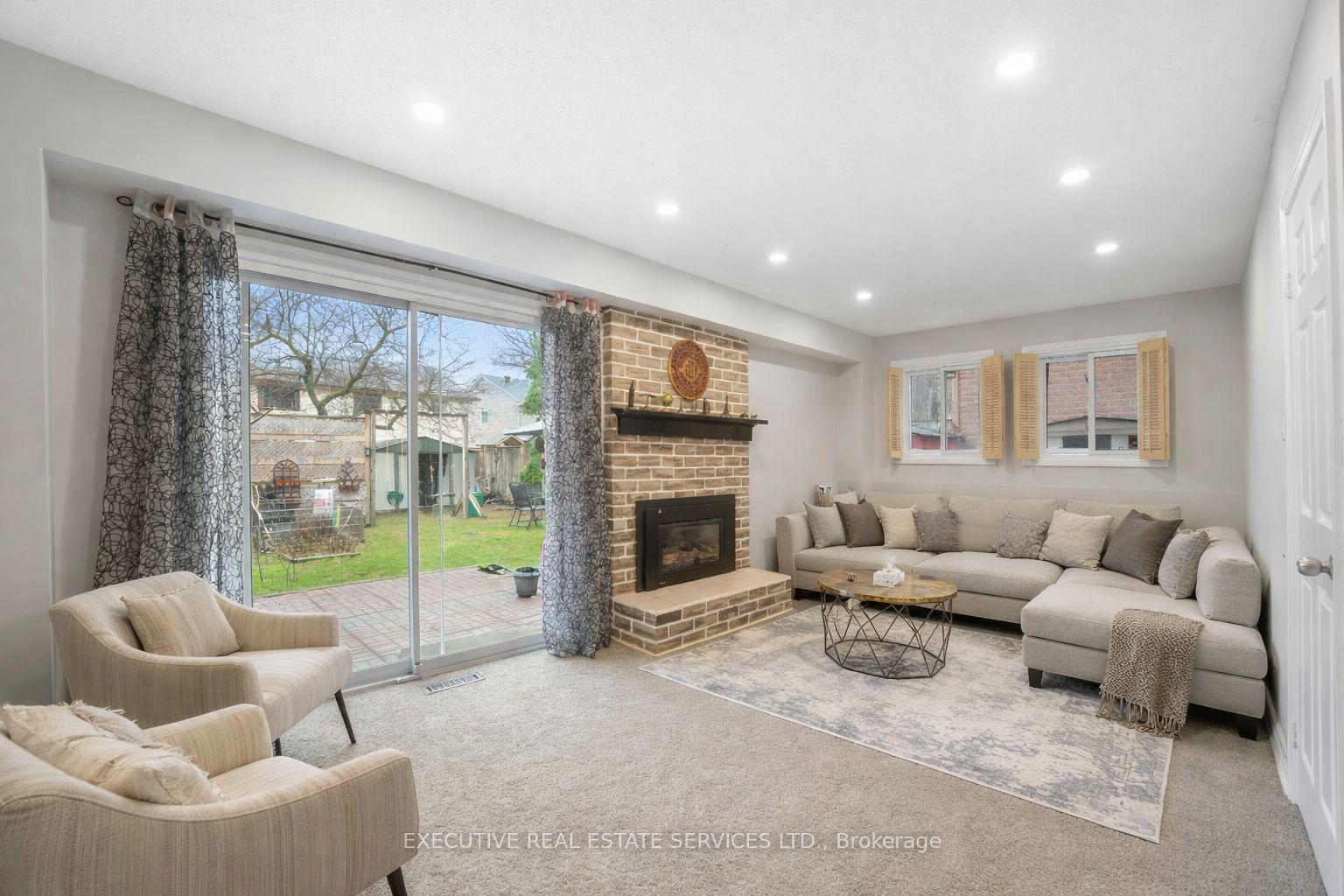 Photo 9 of 21 Garden Avenue, Brampton, Brampton West — HOMEH