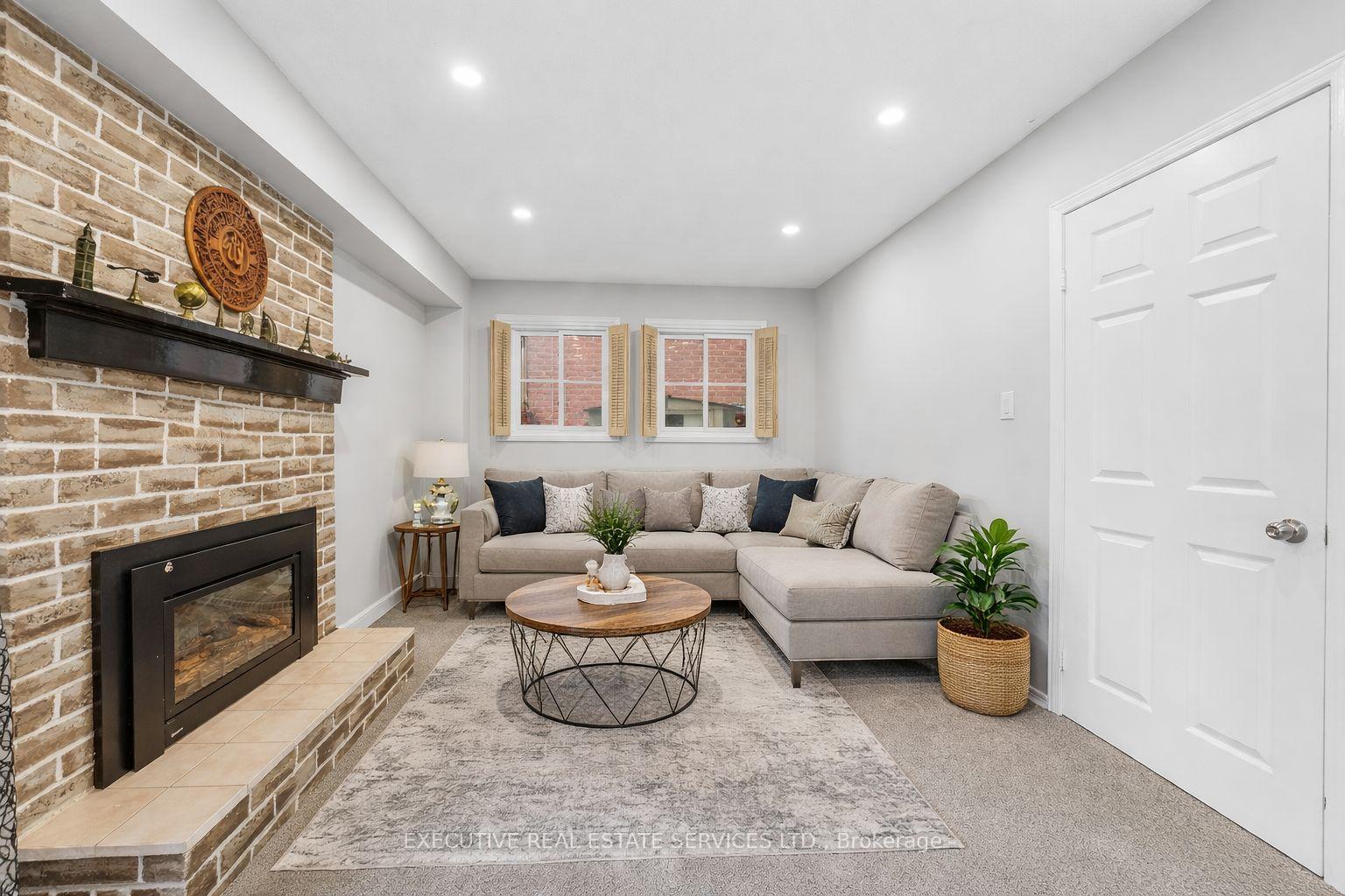 Photo 10 of 21 Garden Avenue, Brampton, Brampton West — HOMEH