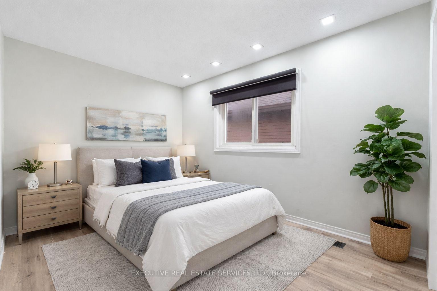 Photo 13 of 21 Garden Avenue, Brampton, Brampton West — HOMEH