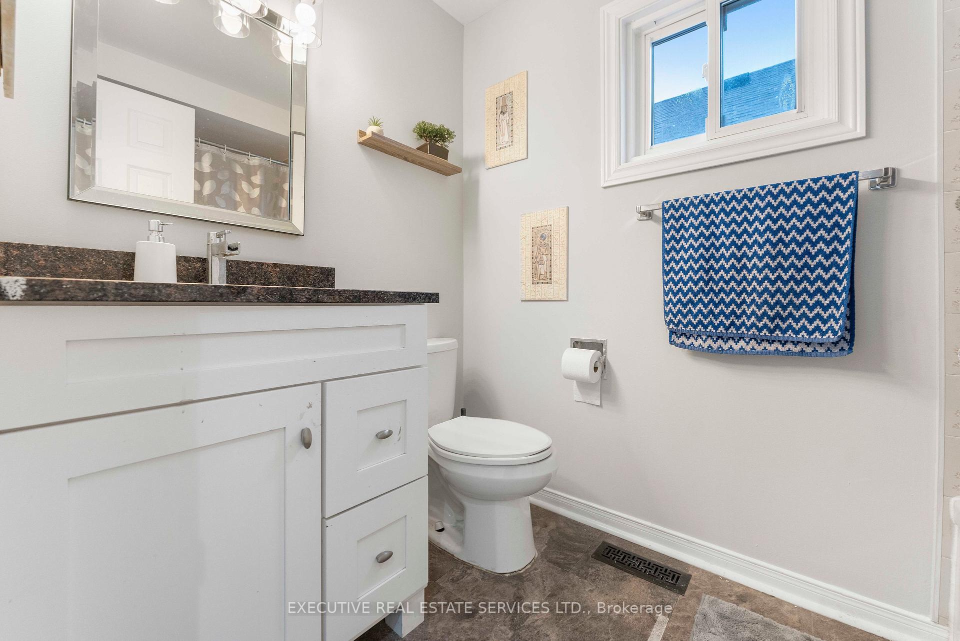 Photo 15 of 21 Garden Avenue, Brampton, Brampton West — HOMEH