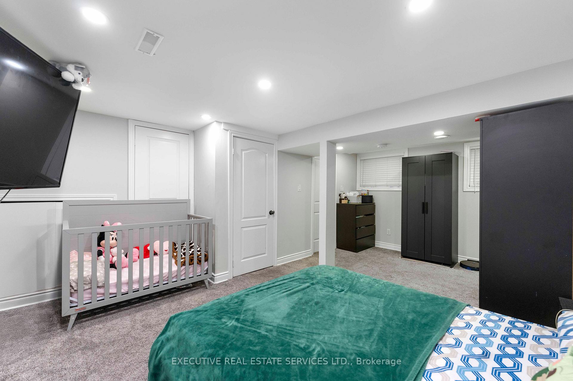 Photo 23 of 21 Garden Avenue, Brampton, Brampton West — HOMEH