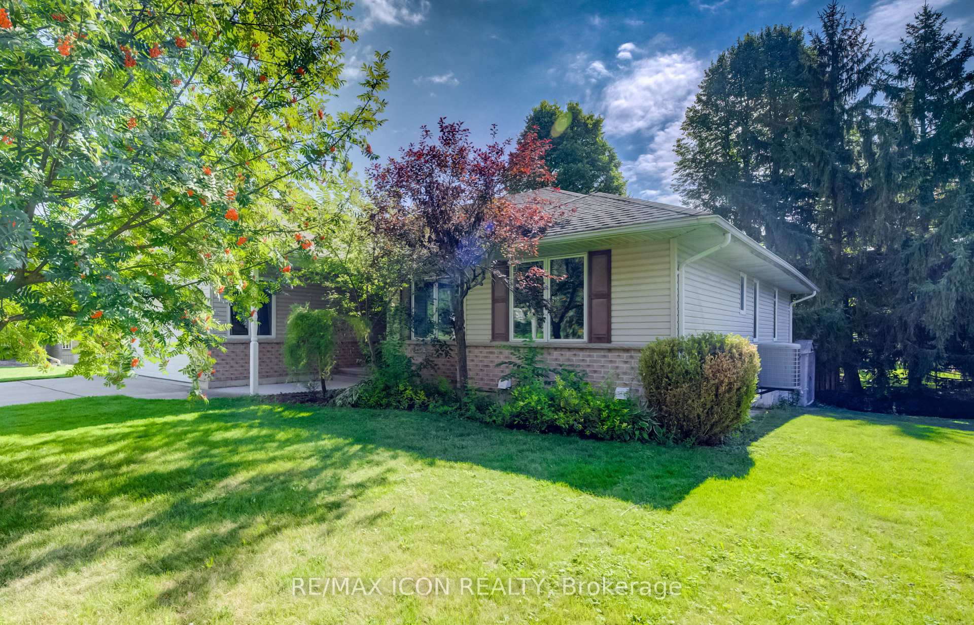 Photo 3 of 910 Walton Avenue N, North Perth, Listowel — HOMEH