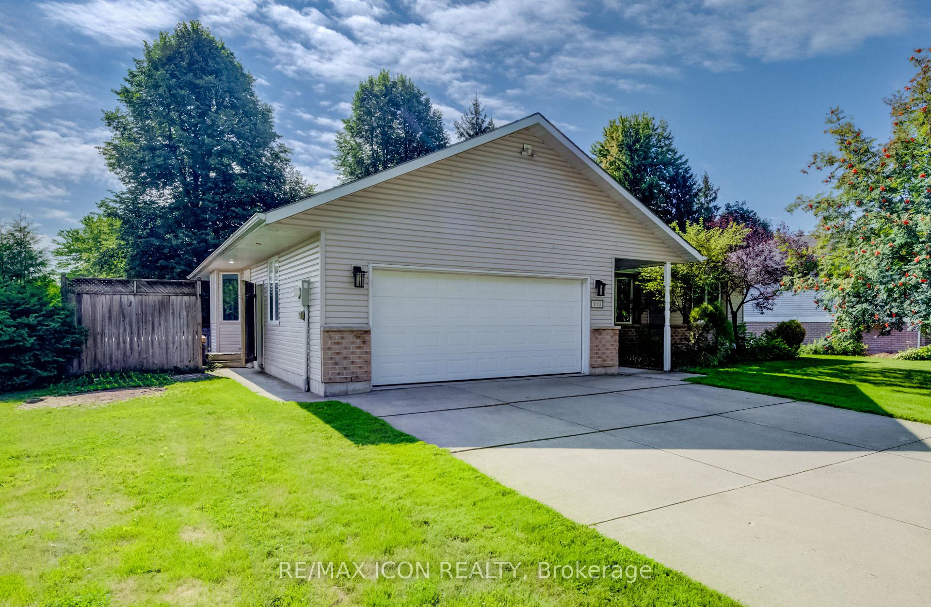 Photo 4 of 910 Walton Avenue N, North Perth, Listowel — HOMEH