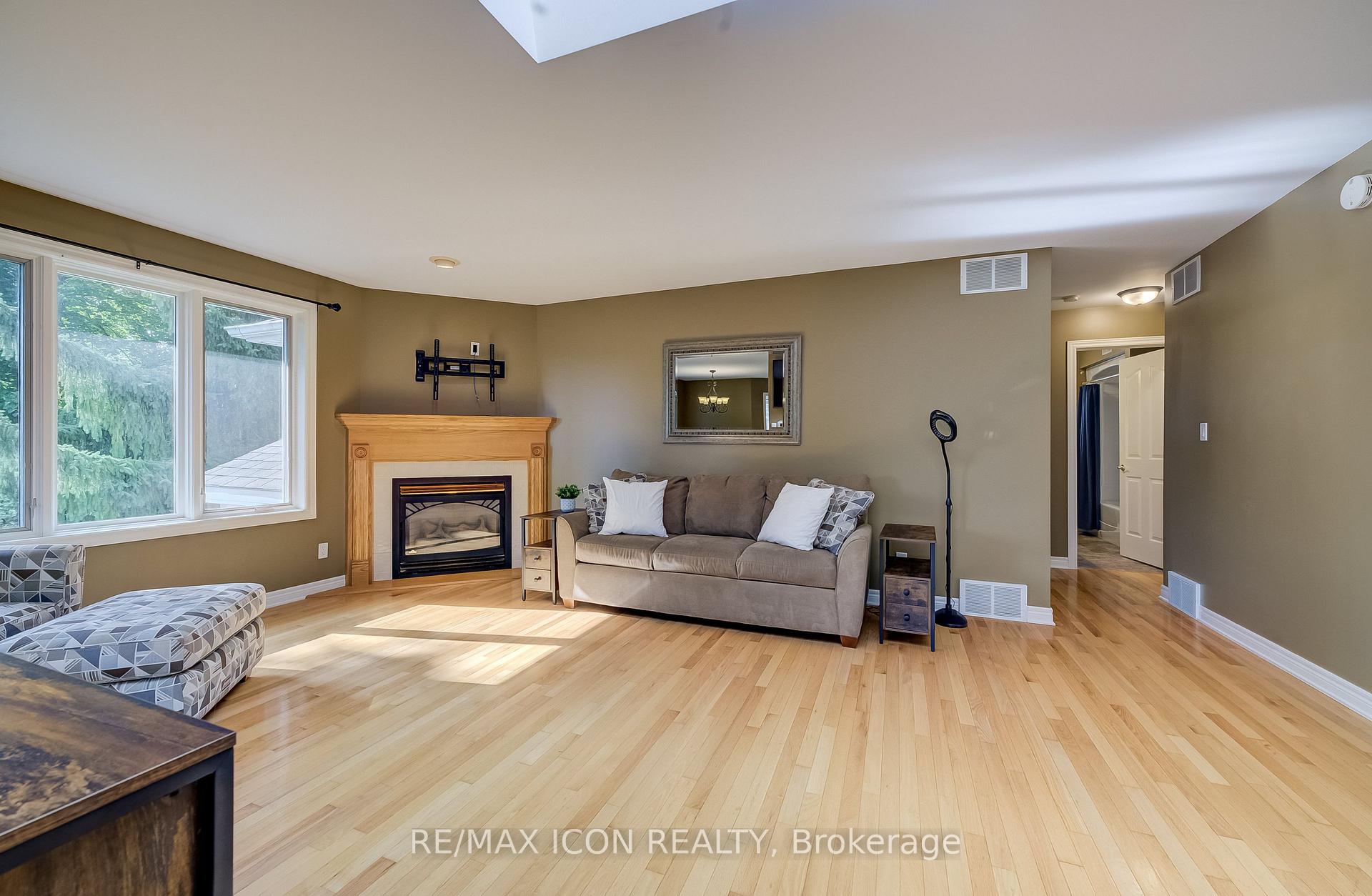 Photo 9 of 910 Walton Avenue N, North Perth, Listowel — HOMEH