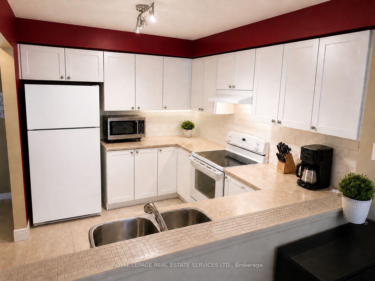 Photo 5 of Unit 35, 2920 Headon Forest Drive, Burlington, Headon — HOMEH