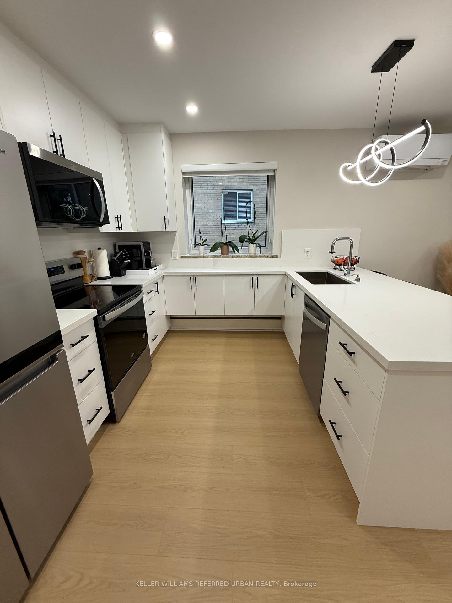 Photo 2 of Unit 6, 27 Cannon Road, Etobicoke, Stonegate-Queensway — HOMEH