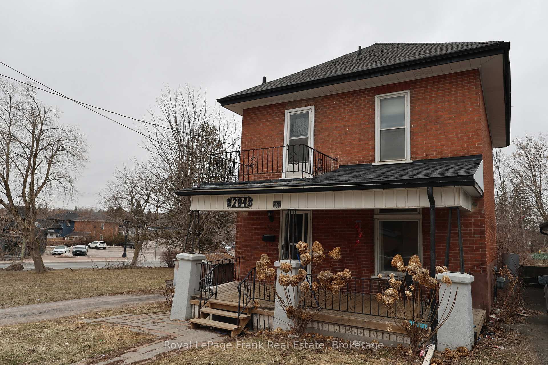 Photo 2 of 294 Parkhill Road W, Peterborough, Northcrest Ward 5 — HOMEH