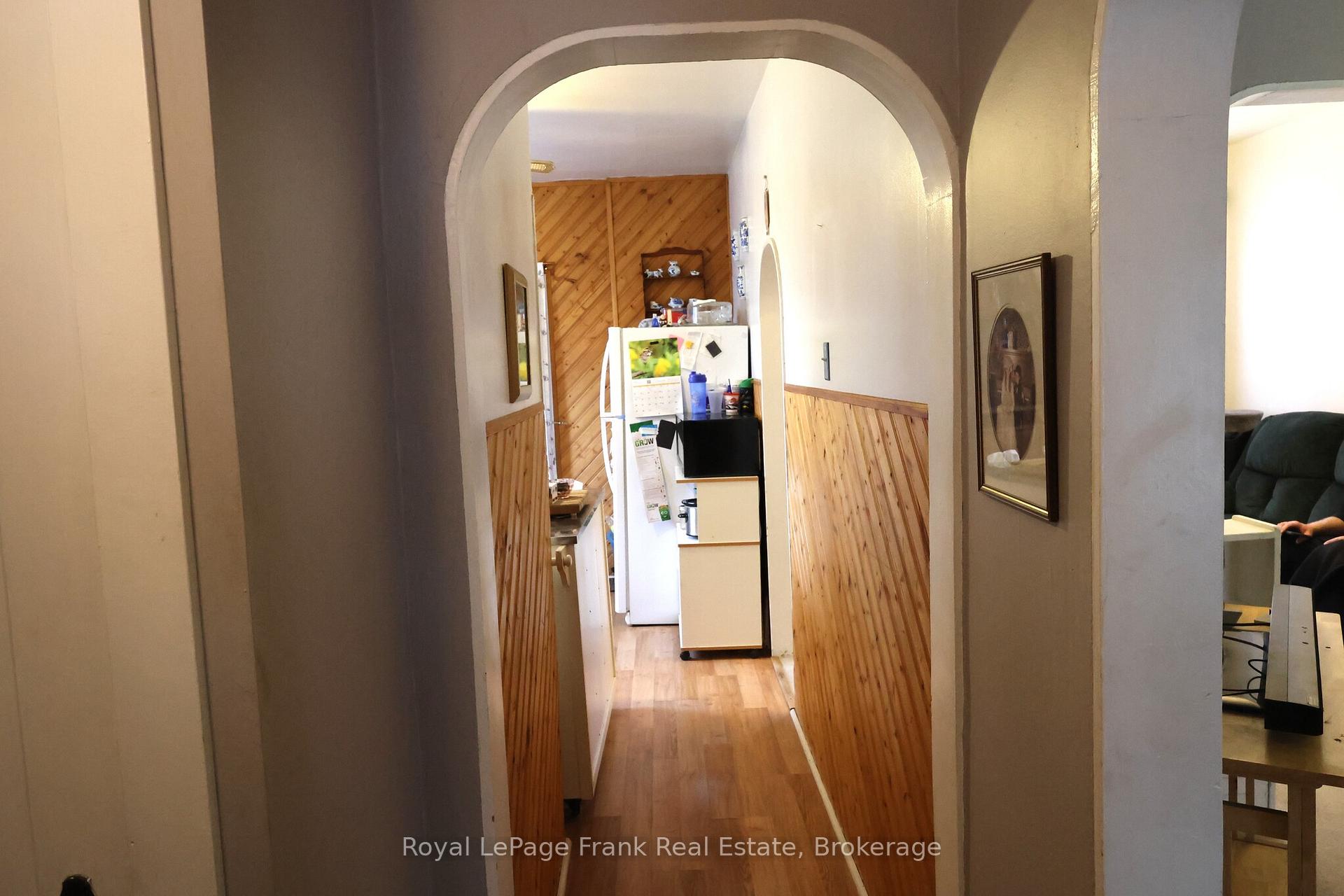 Photo 7 of 294 Parkhill Road W, Peterborough, Northcrest Ward 5 — HOMEH