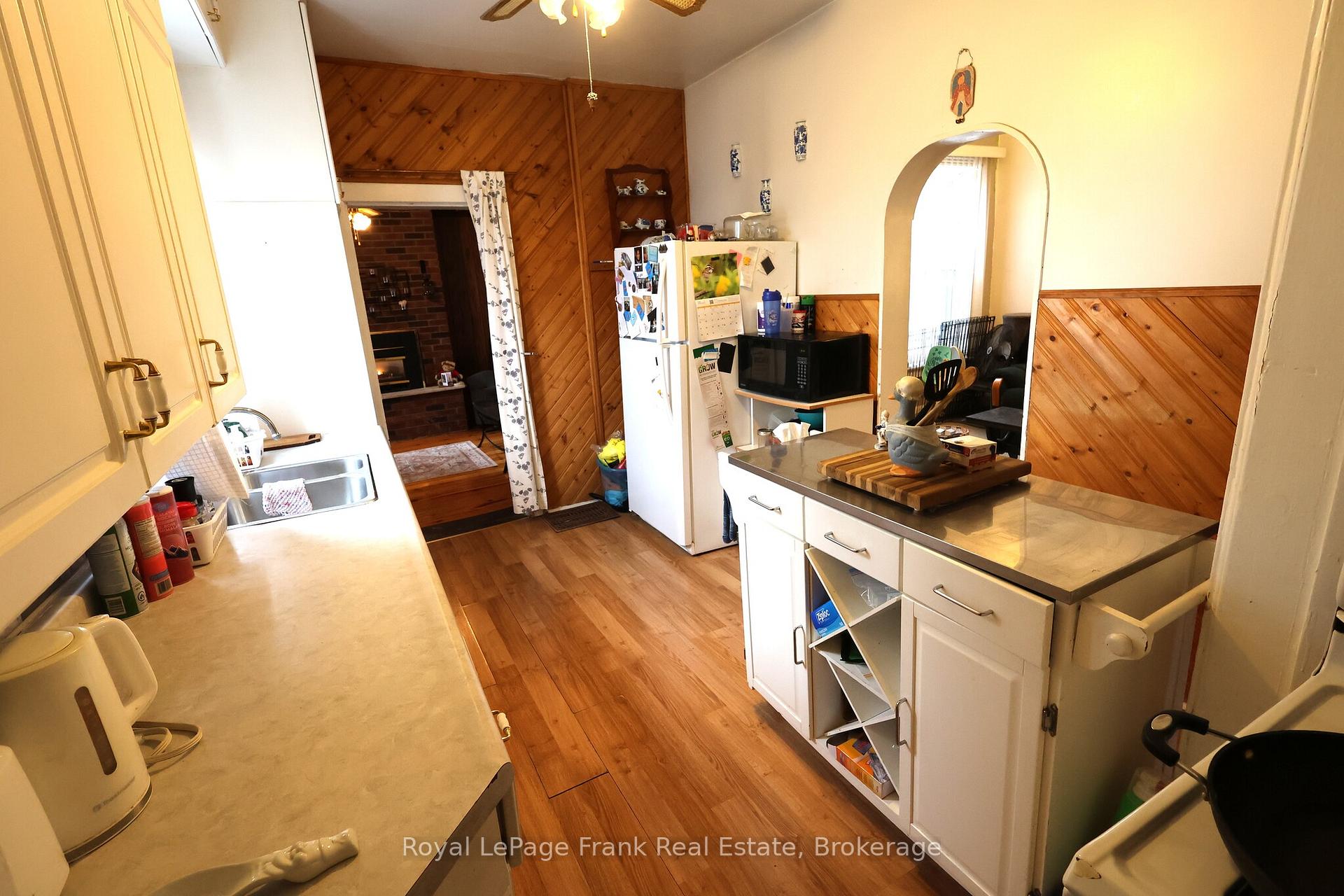 Photo 8 of 294 Parkhill Road W, Peterborough, Northcrest Ward 5 — HOMEH