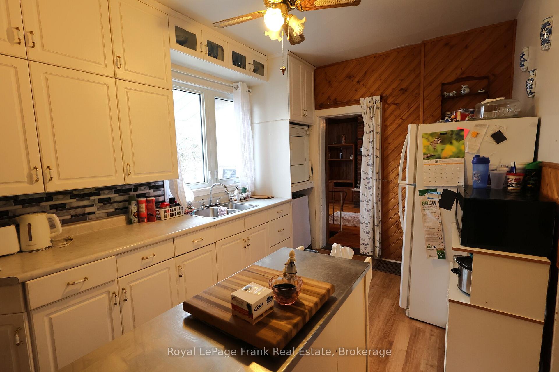 Photo 9 of 294 Parkhill Road W, Peterborough, Northcrest Ward 5 — HOMEH
