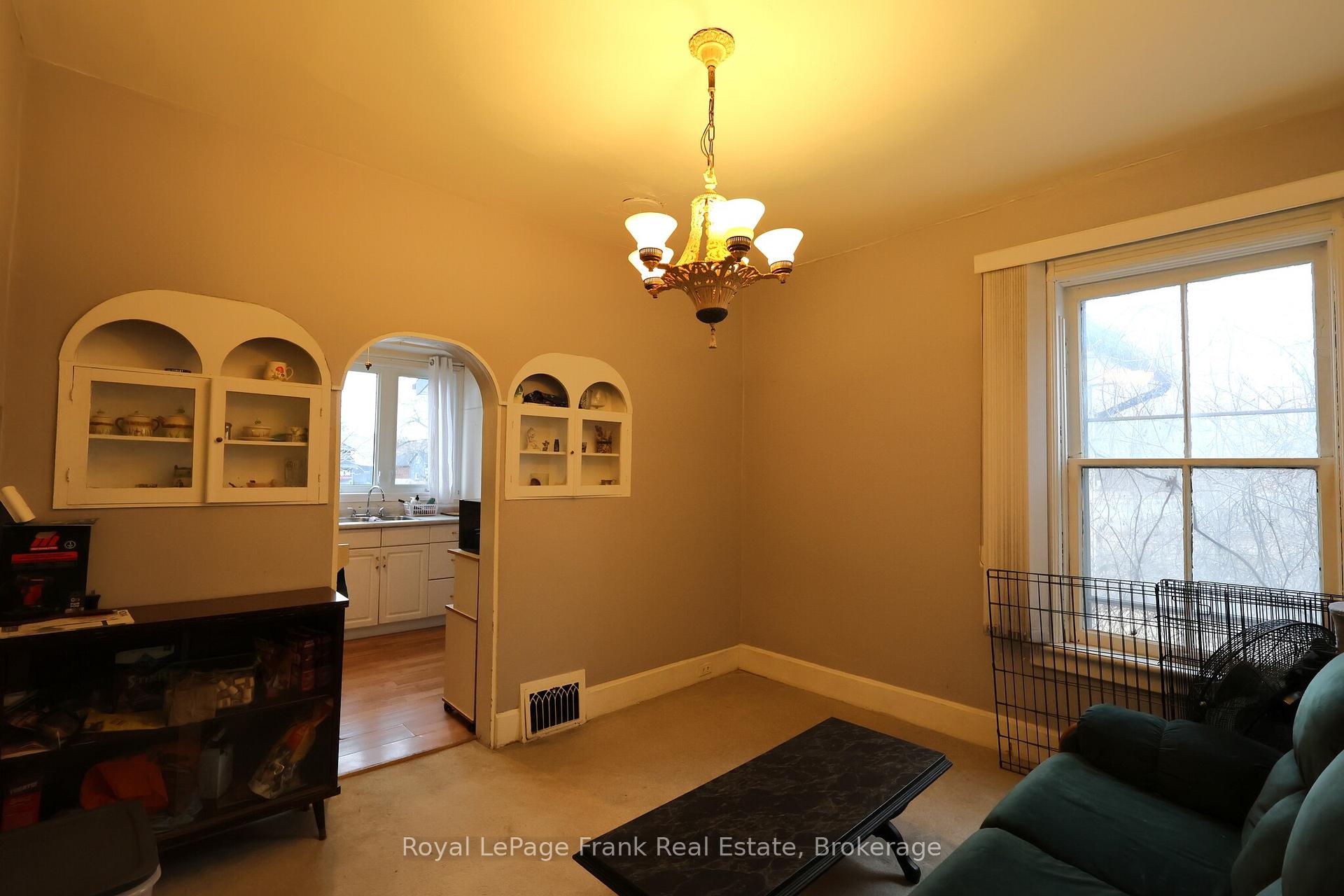 Photo 10 of 294 Parkhill Road W, Peterborough, Northcrest Ward 5 — HOMEH