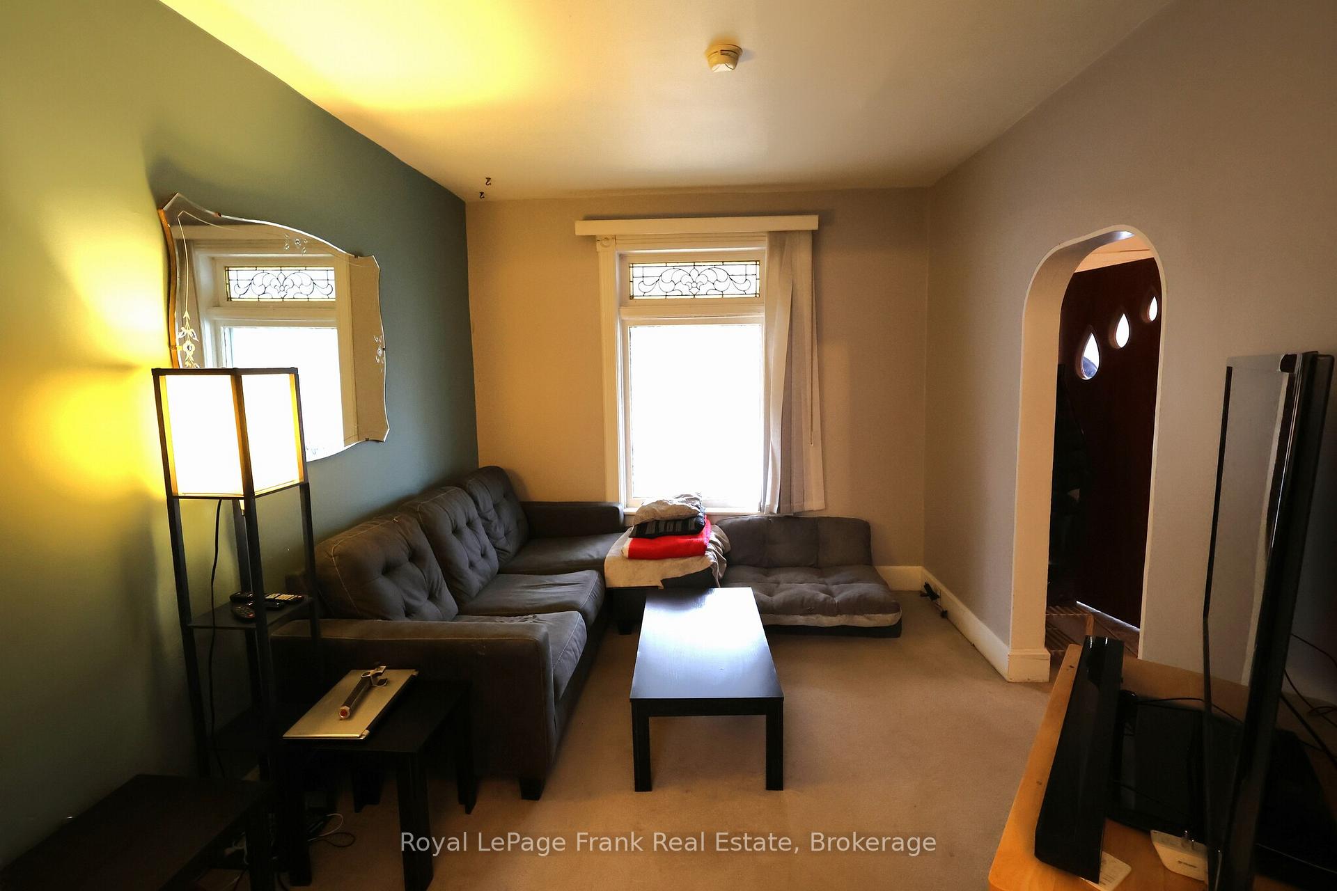 Photo 11 of 294 Parkhill Road W, Peterborough, Northcrest Ward 5 — HOMEH