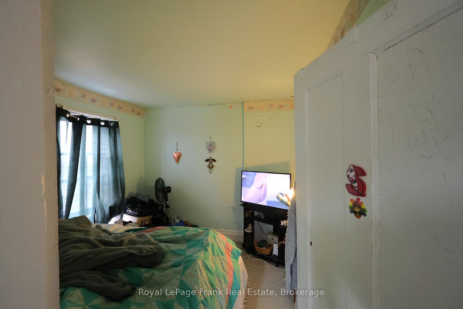 Photo 17 of 294 Parkhill Road W, Peterborough, Northcrest Ward 5 — HOMEH