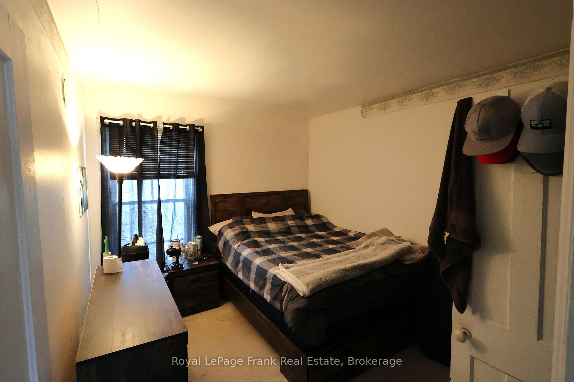 Photo 18 of 294 Parkhill Road W, Peterborough, Northcrest Ward 5 — HOMEH