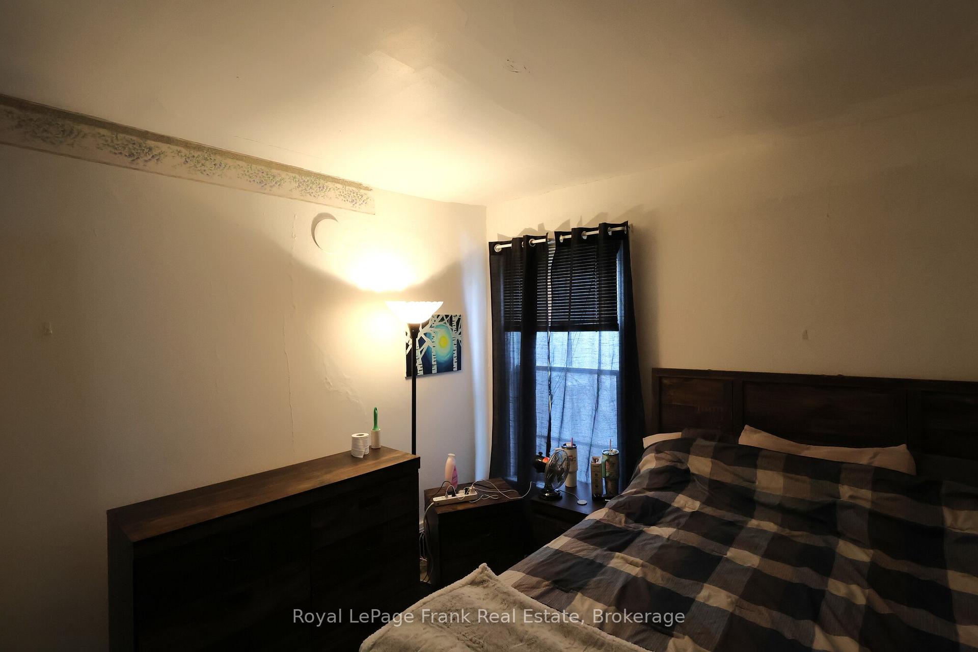 Photo 19 of 294 Parkhill Road W, Peterborough, Northcrest Ward 5 — HOMEH