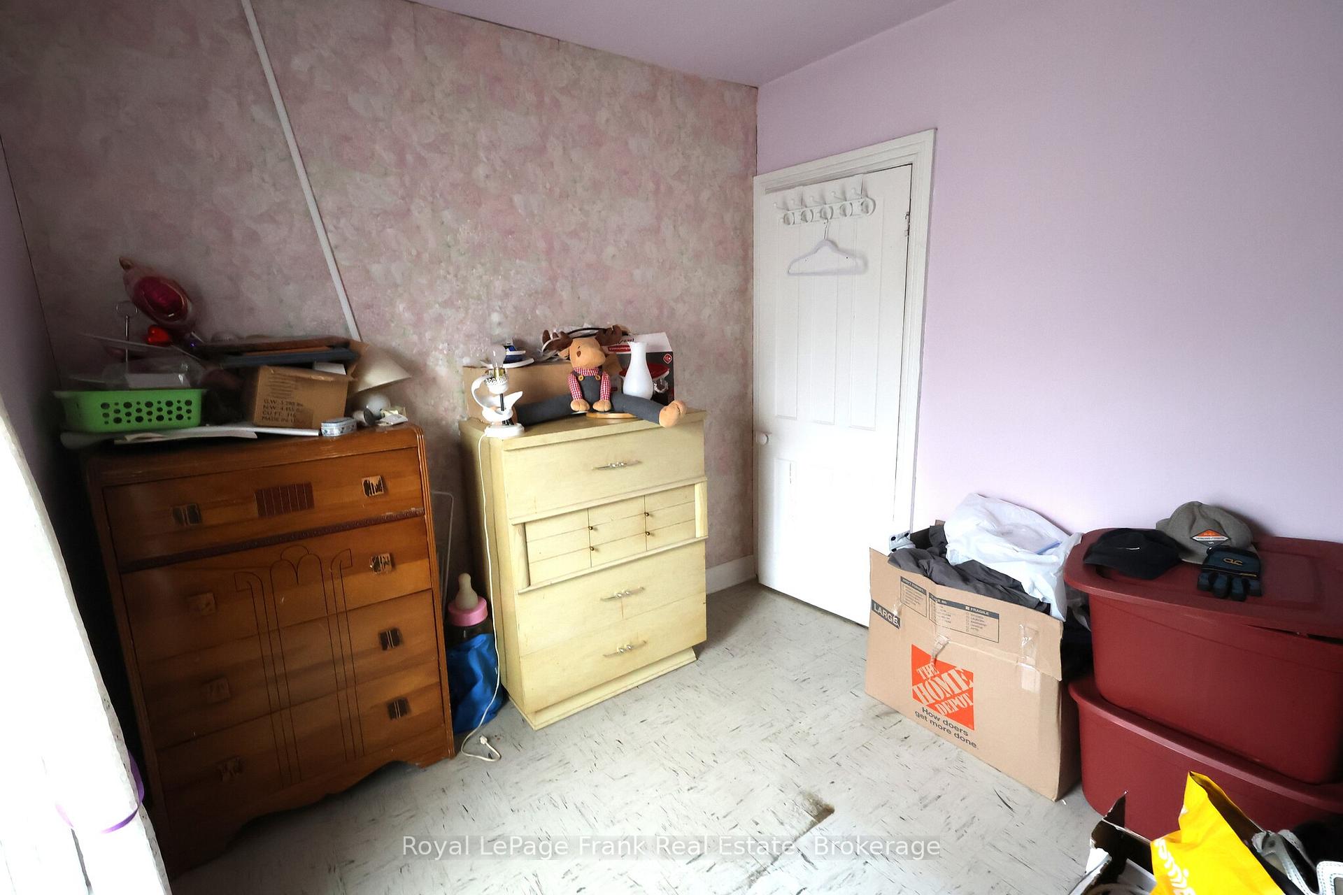 Photo 20 of 294 Parkhill Road W, Peterborough, Northcrest Ward 5 — HOMEH