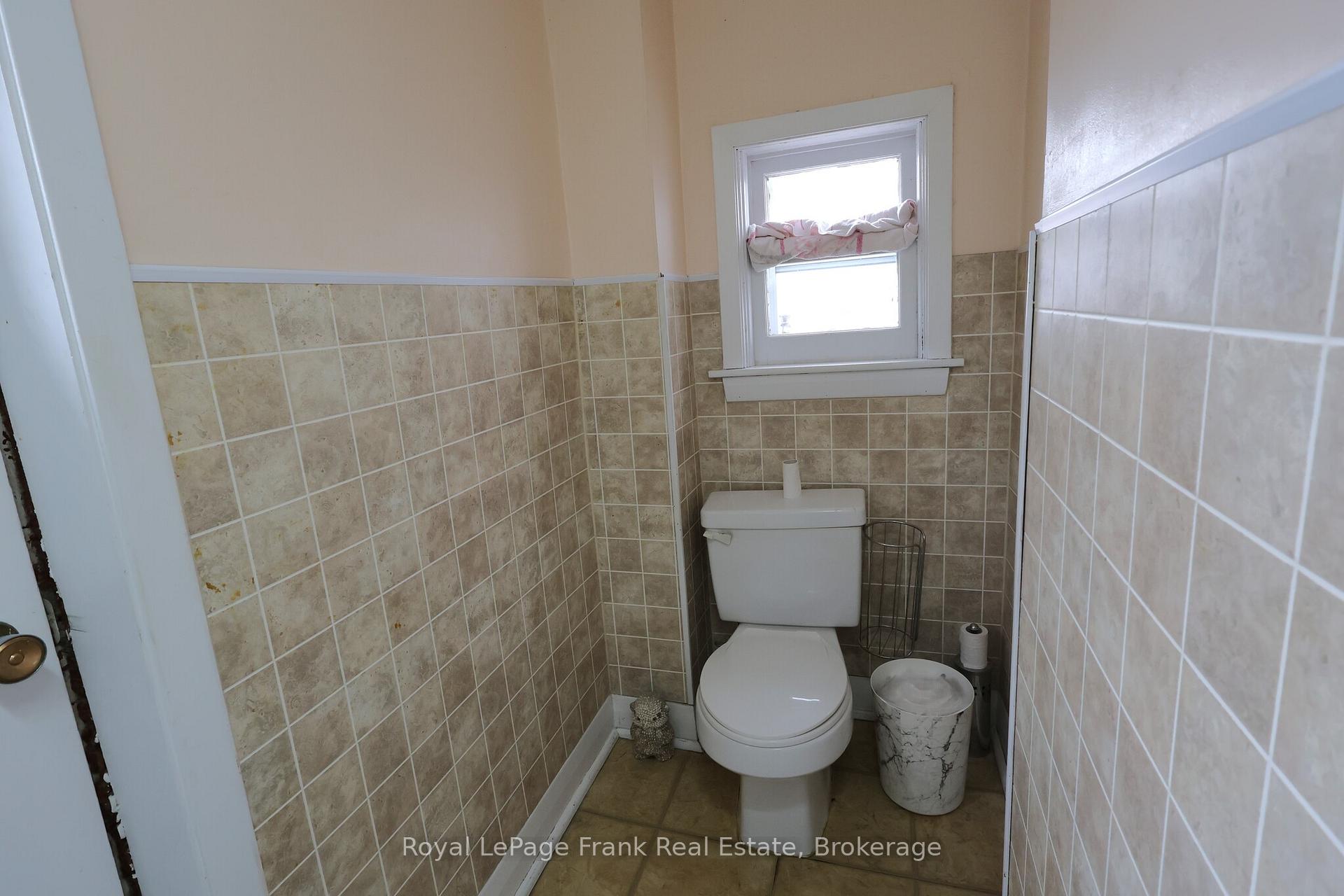 Photo 21 of 294 Parkhill Road W, Peterborough, Northcrest Ward 5 — HOMEH